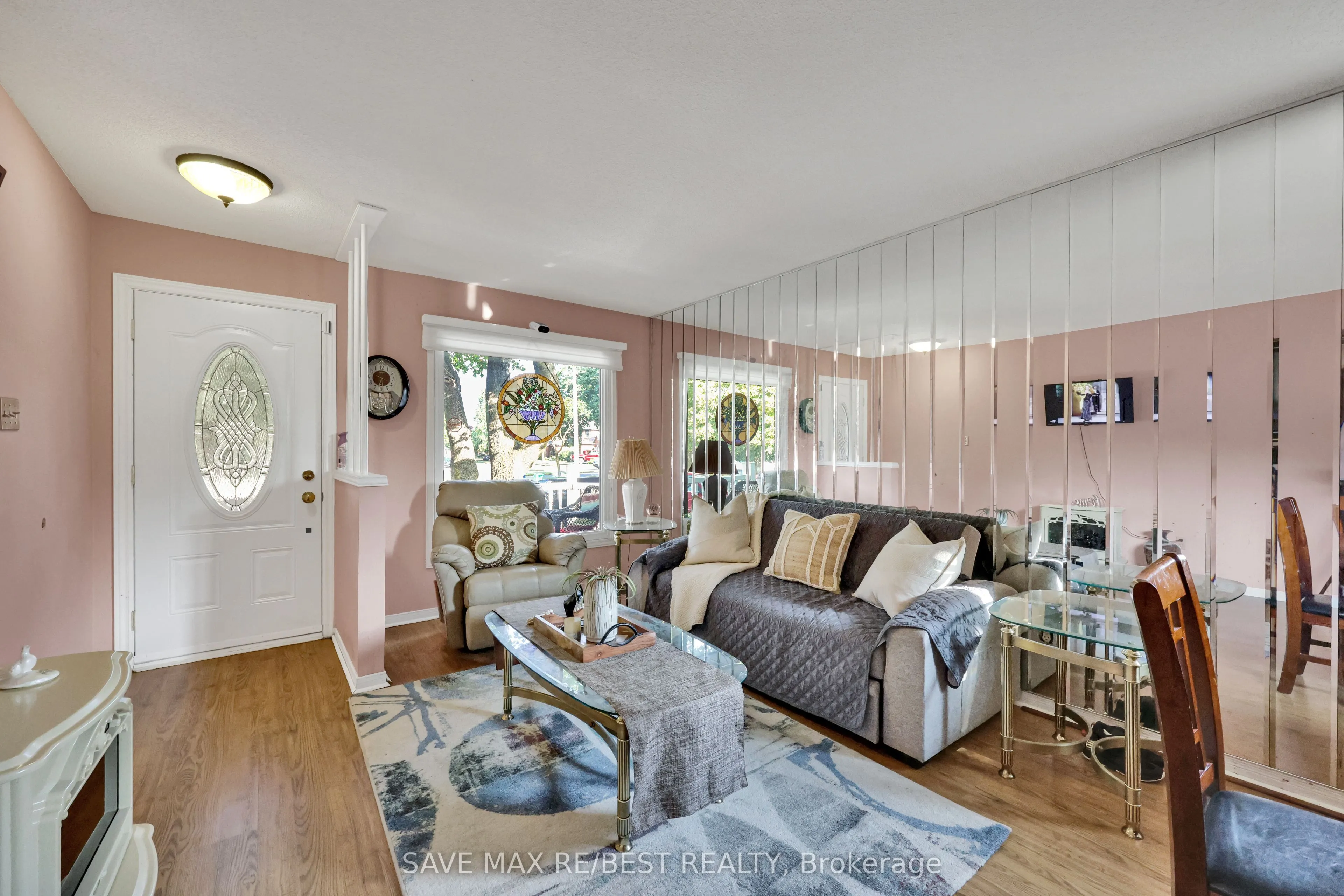 7035 Hickling Crescent