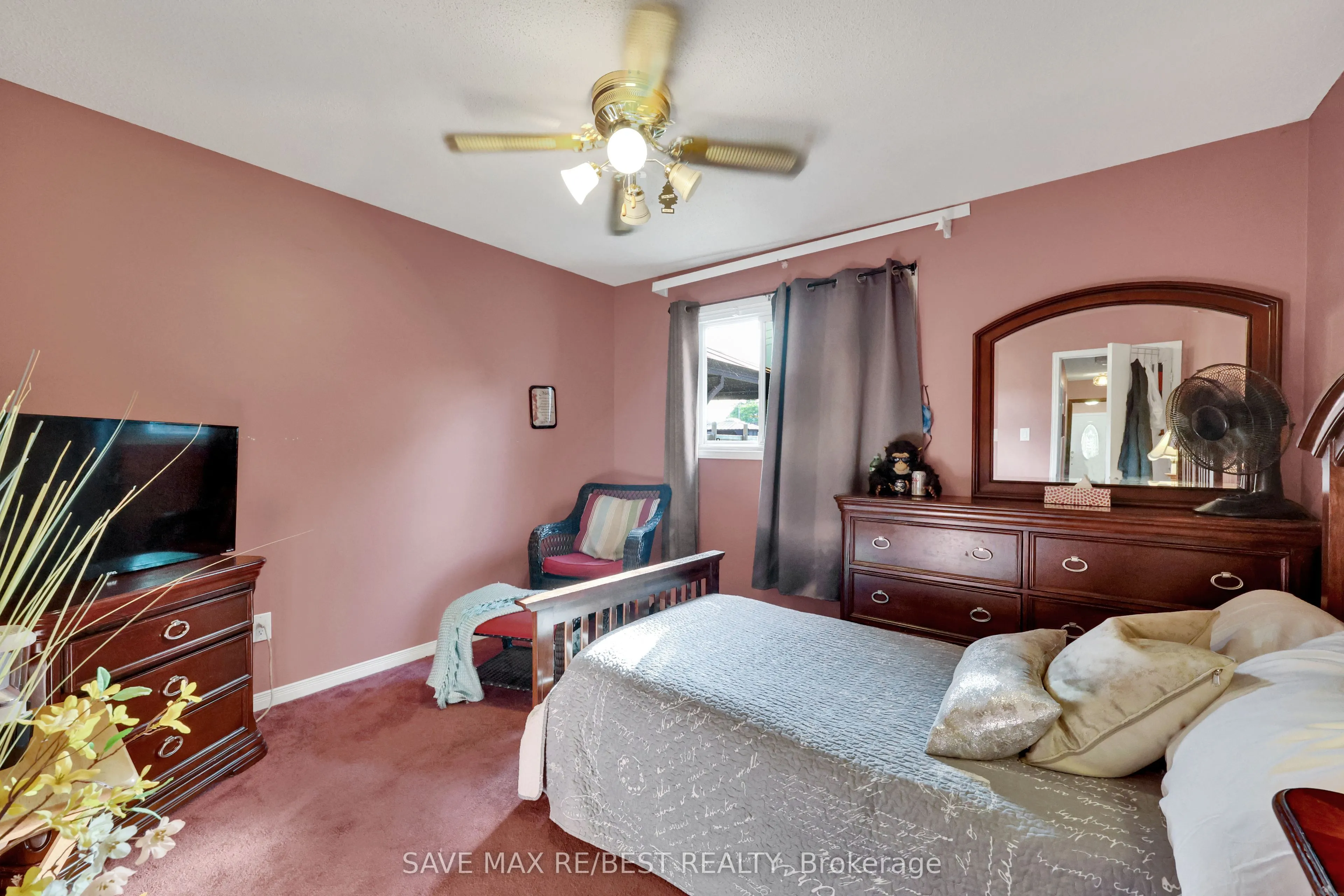 7035 Hickling Crescent