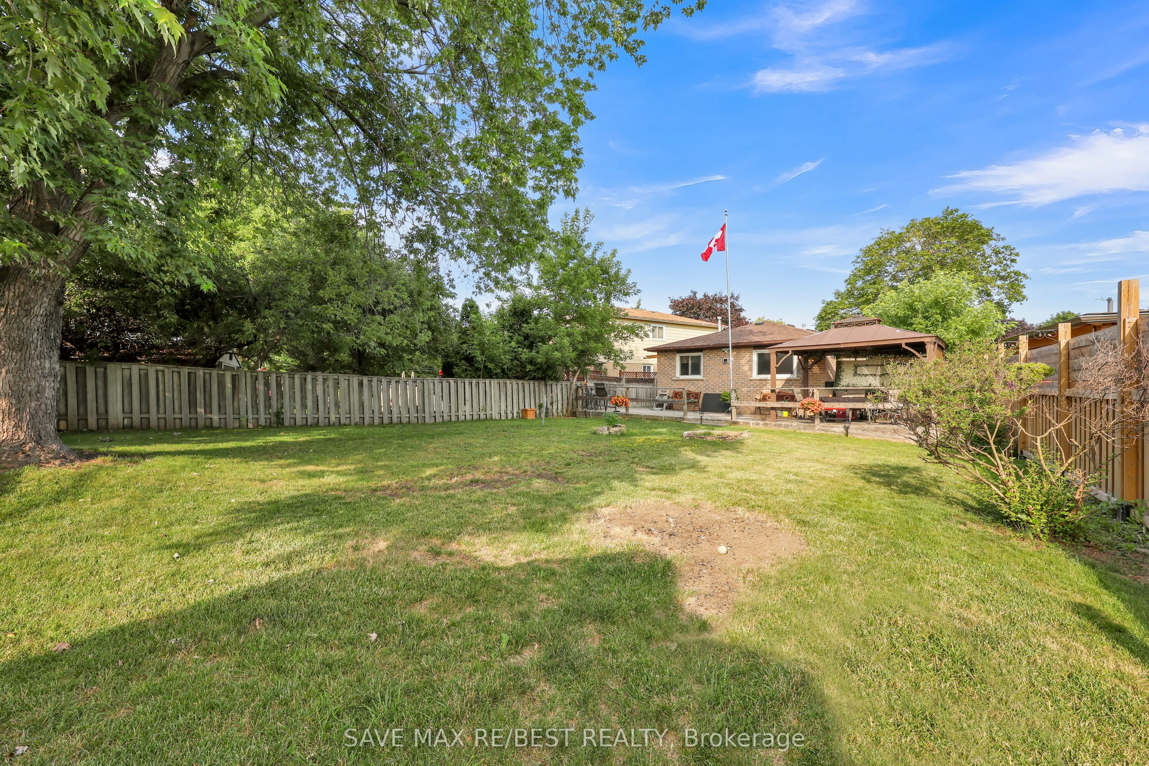 7035 Hickling Crescent
