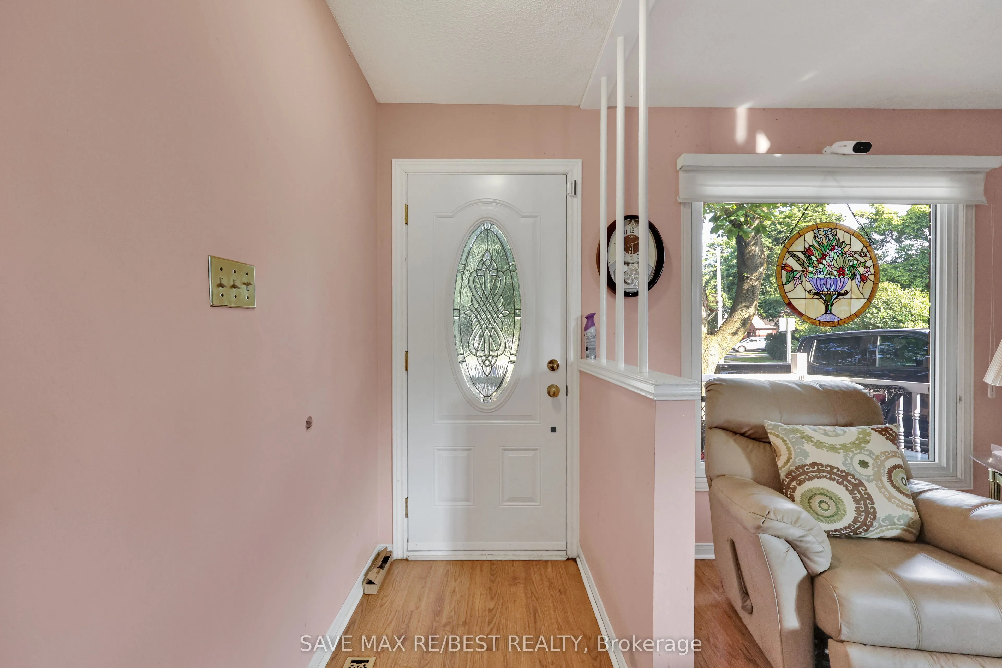 7035 Hickling Crescent