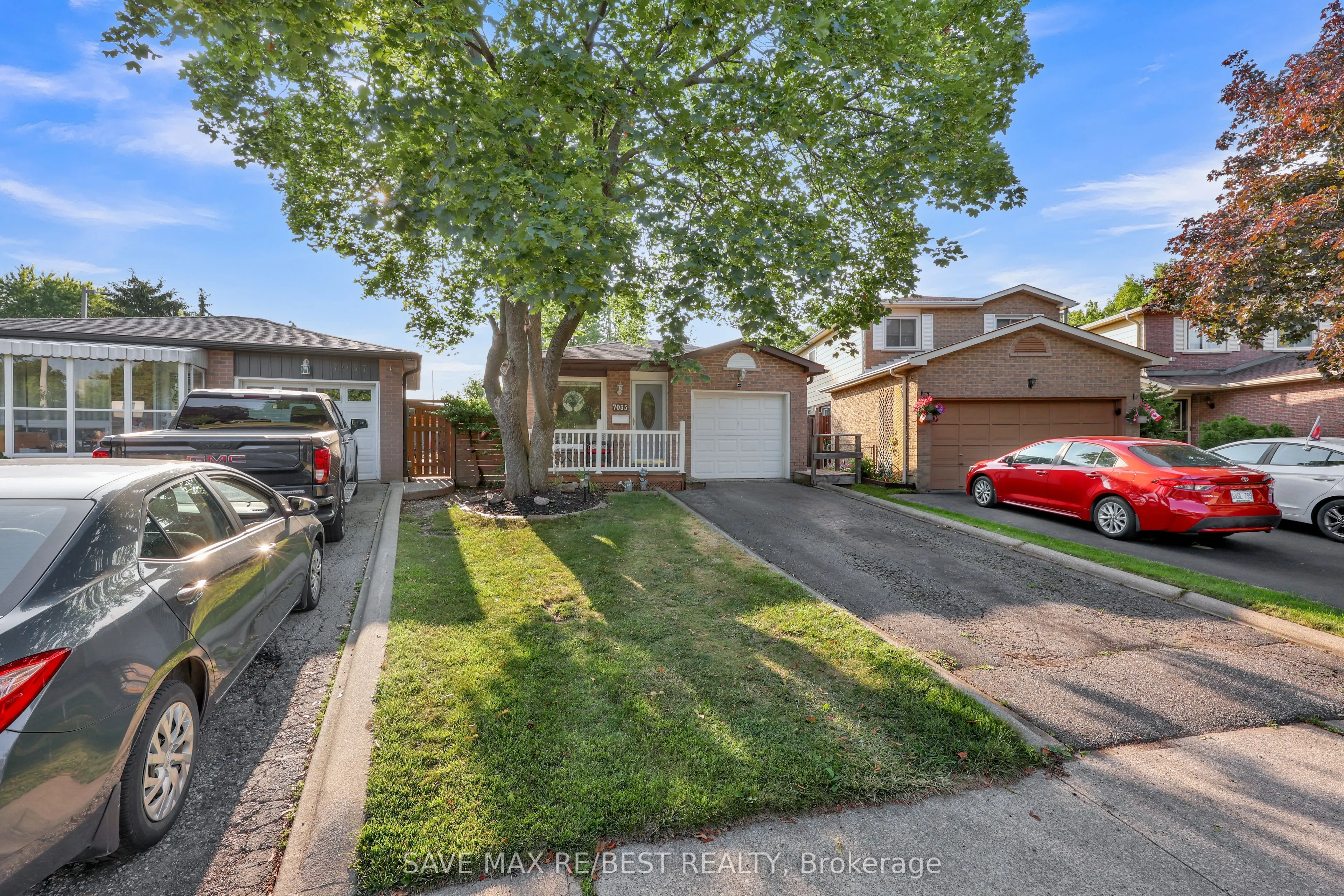 7035 Hickling Crescent