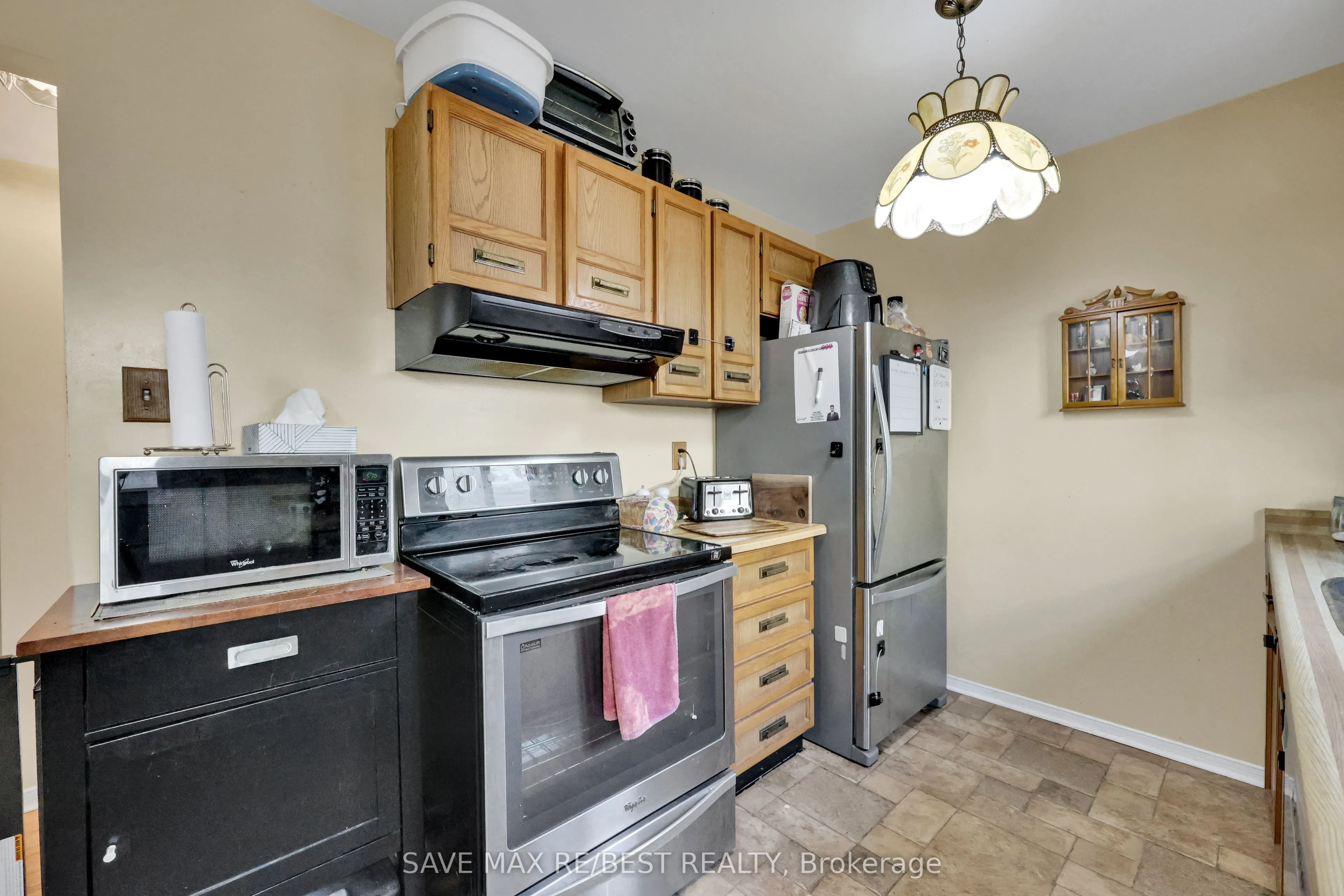 7035 Hickling Crescent