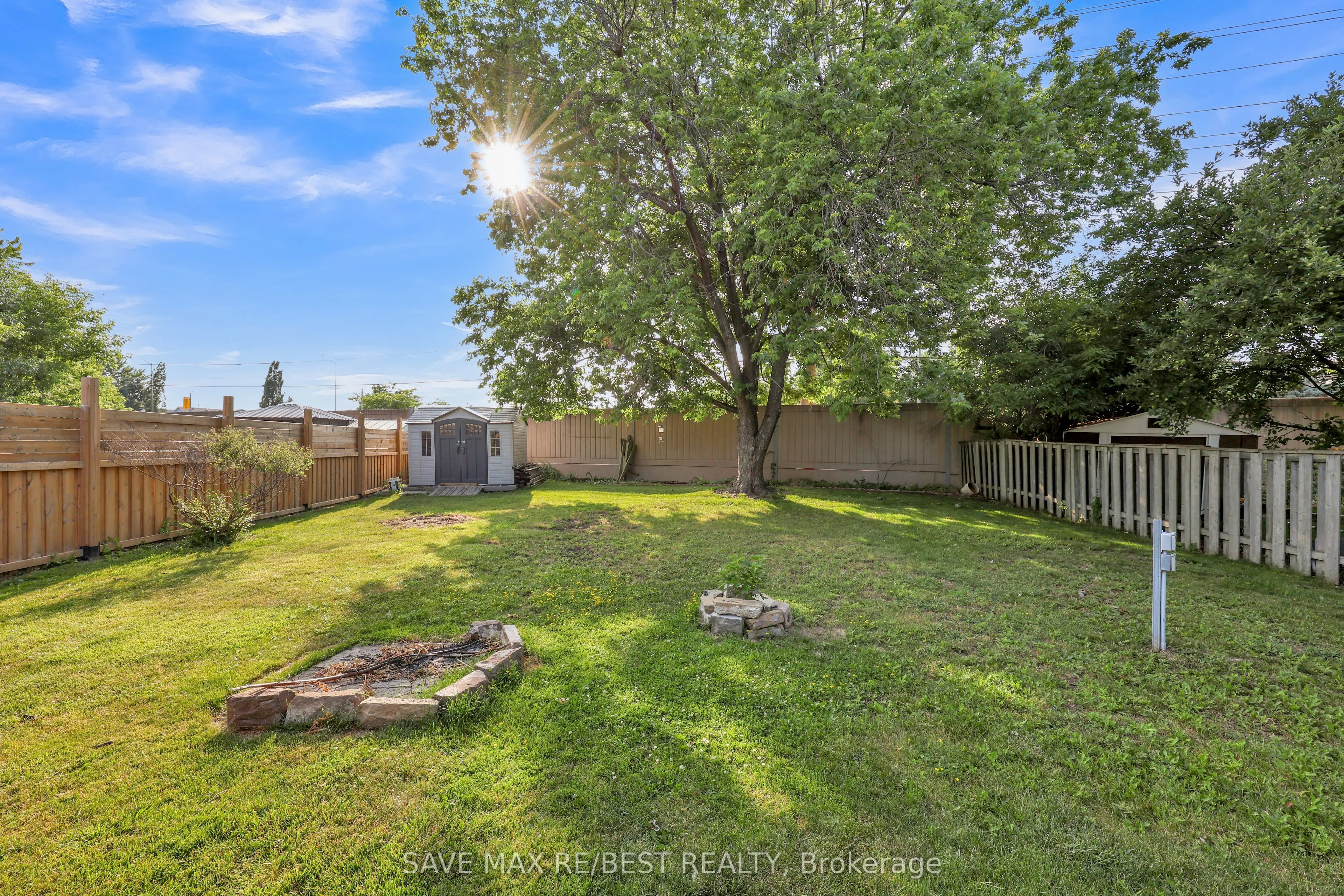 7035 Hickling Crescent