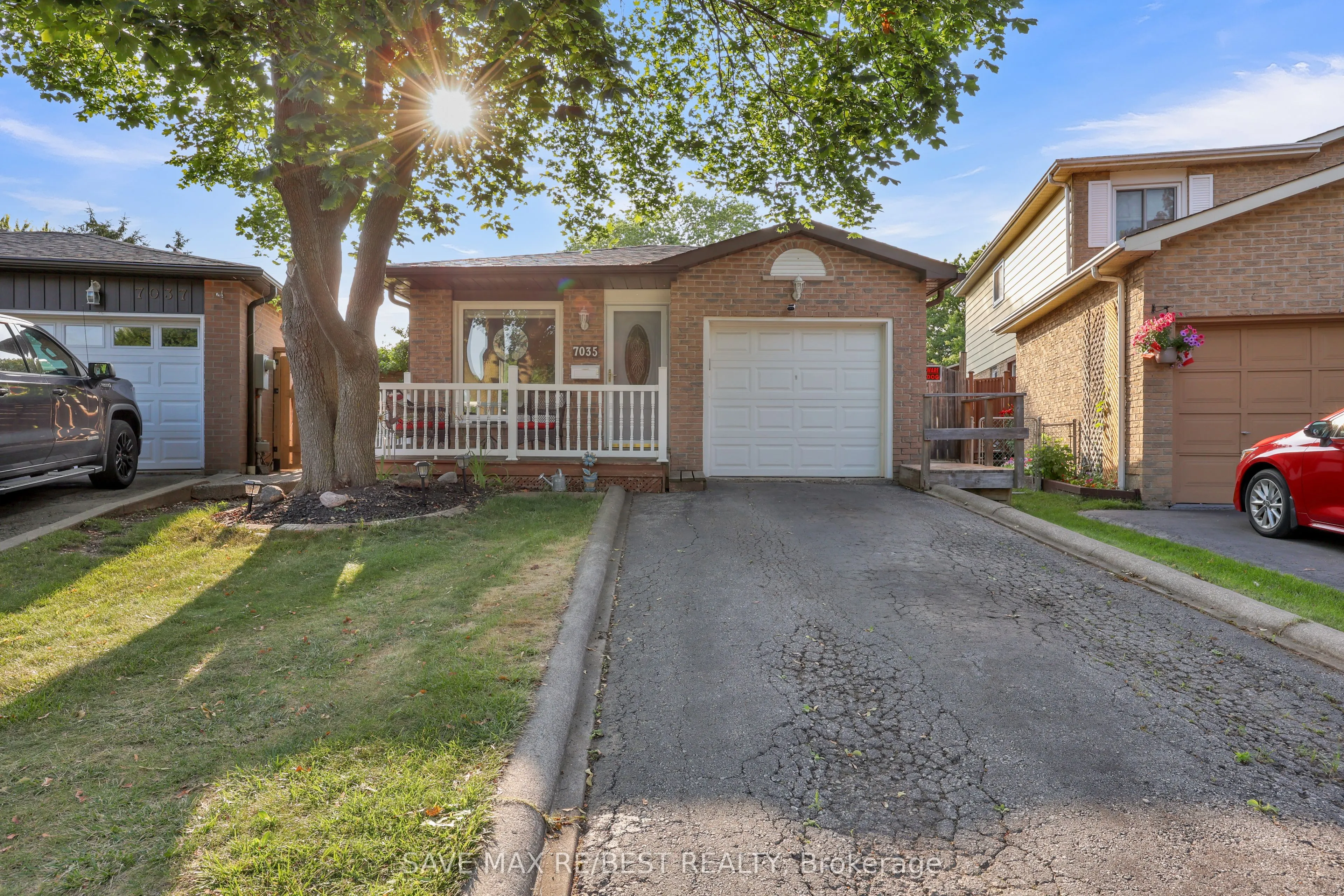7035 Hickling Crescent