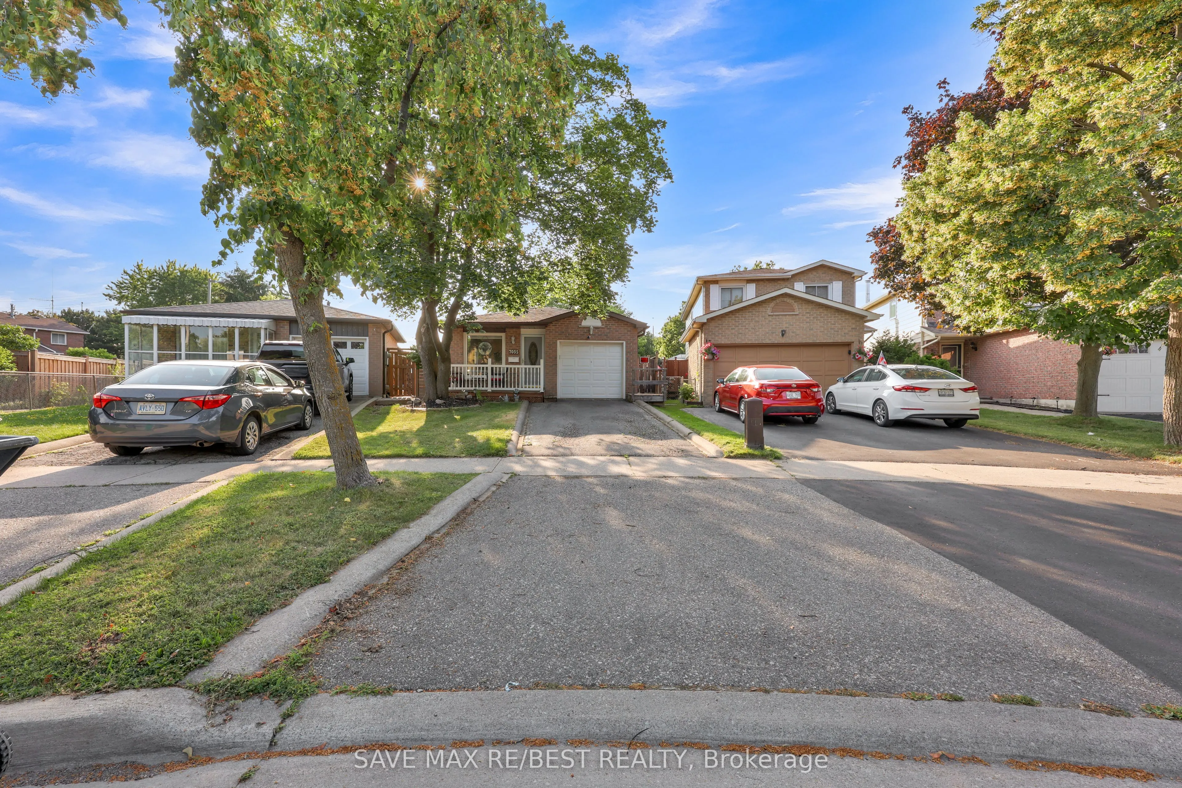 7035 Hickling Crescent