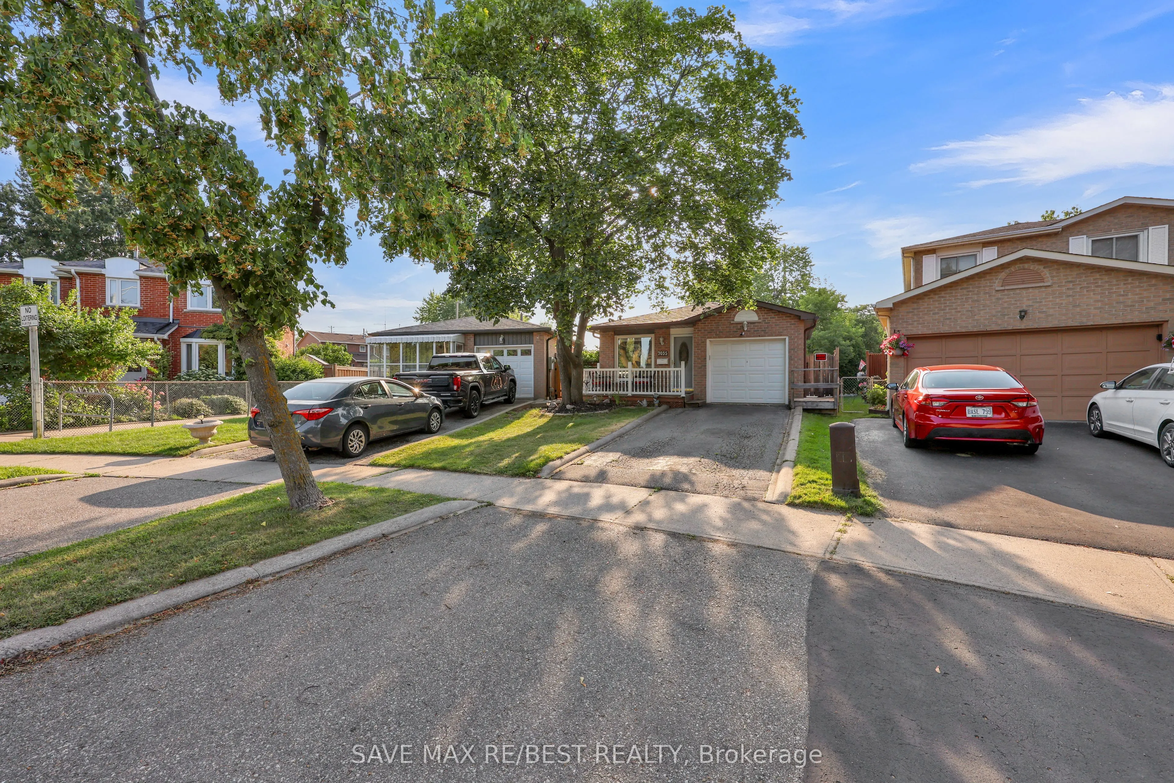 7035 Hickling Crescent