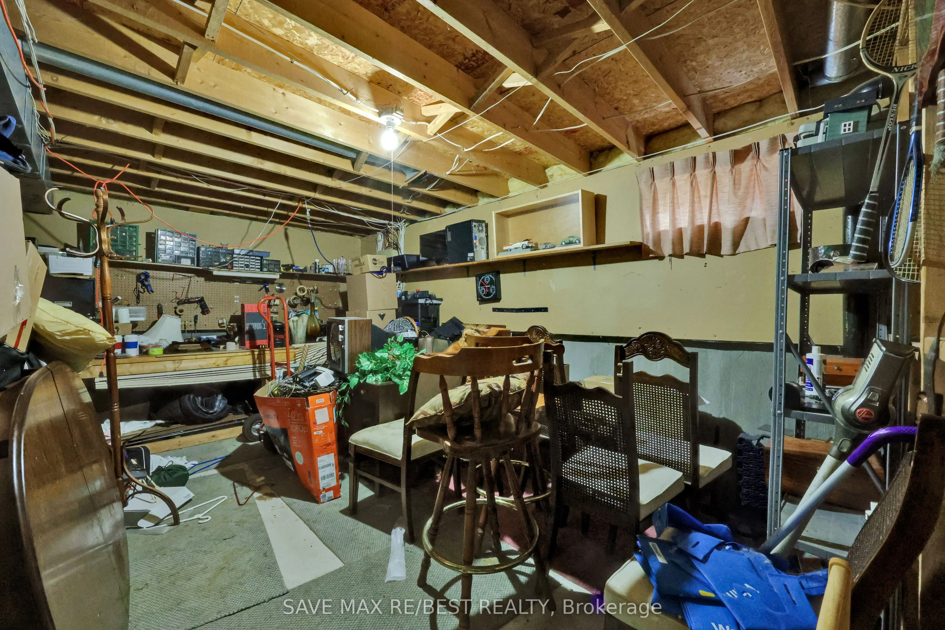 7035 Hickling Crescent