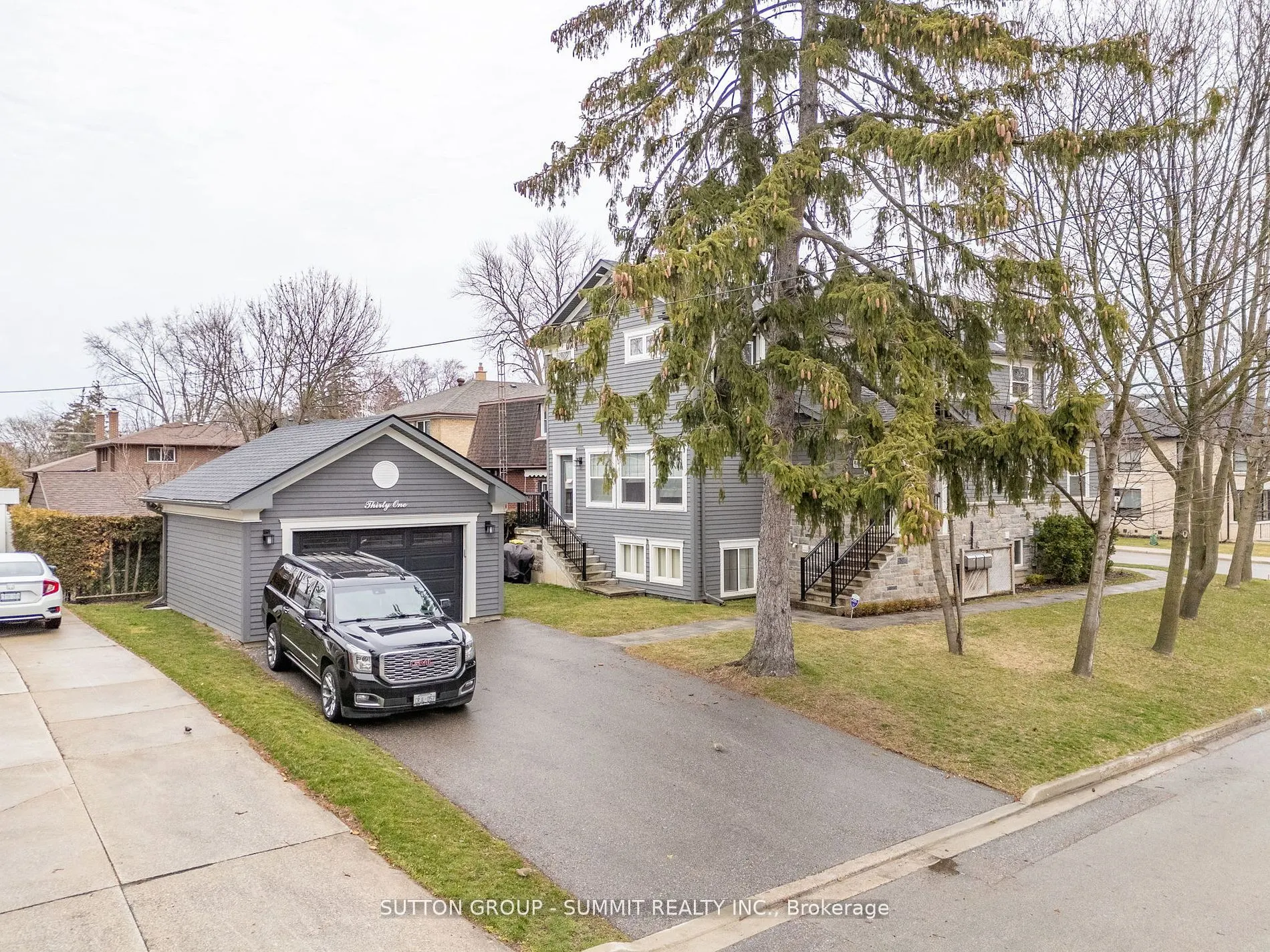 31 Oakwood Avenue N