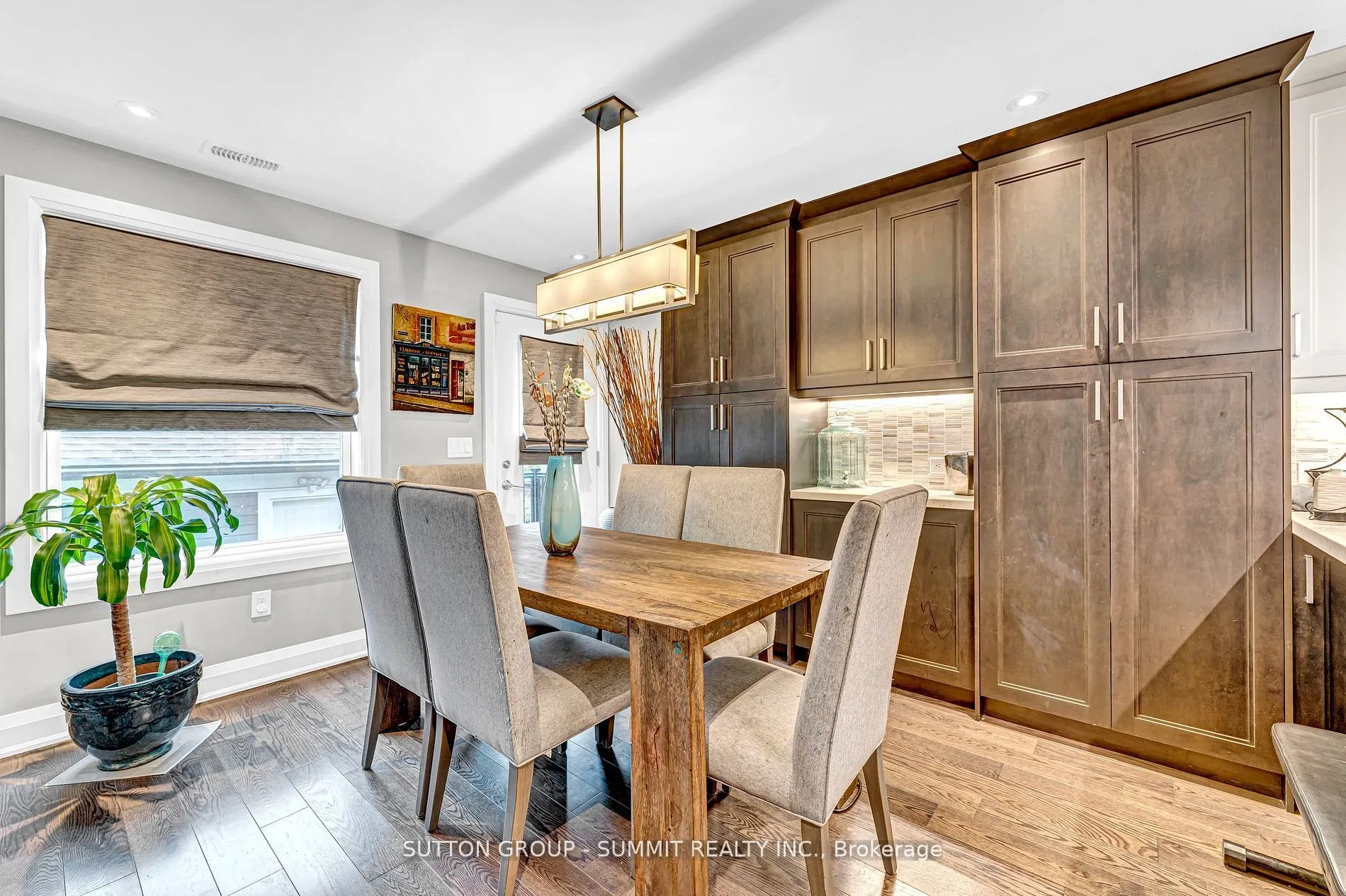 31 Oakwood Avenue N