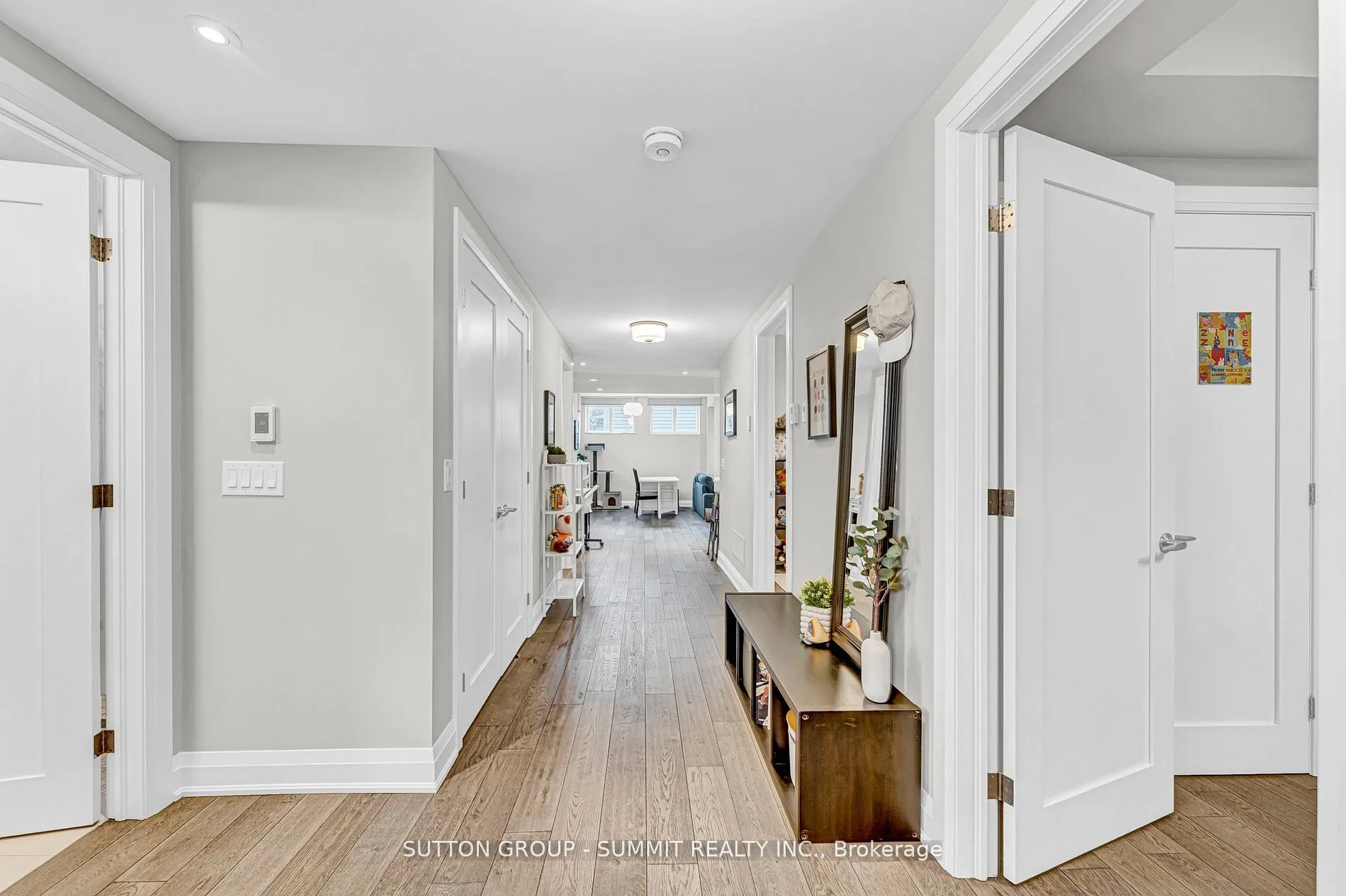 31 Oakwood Avenue N