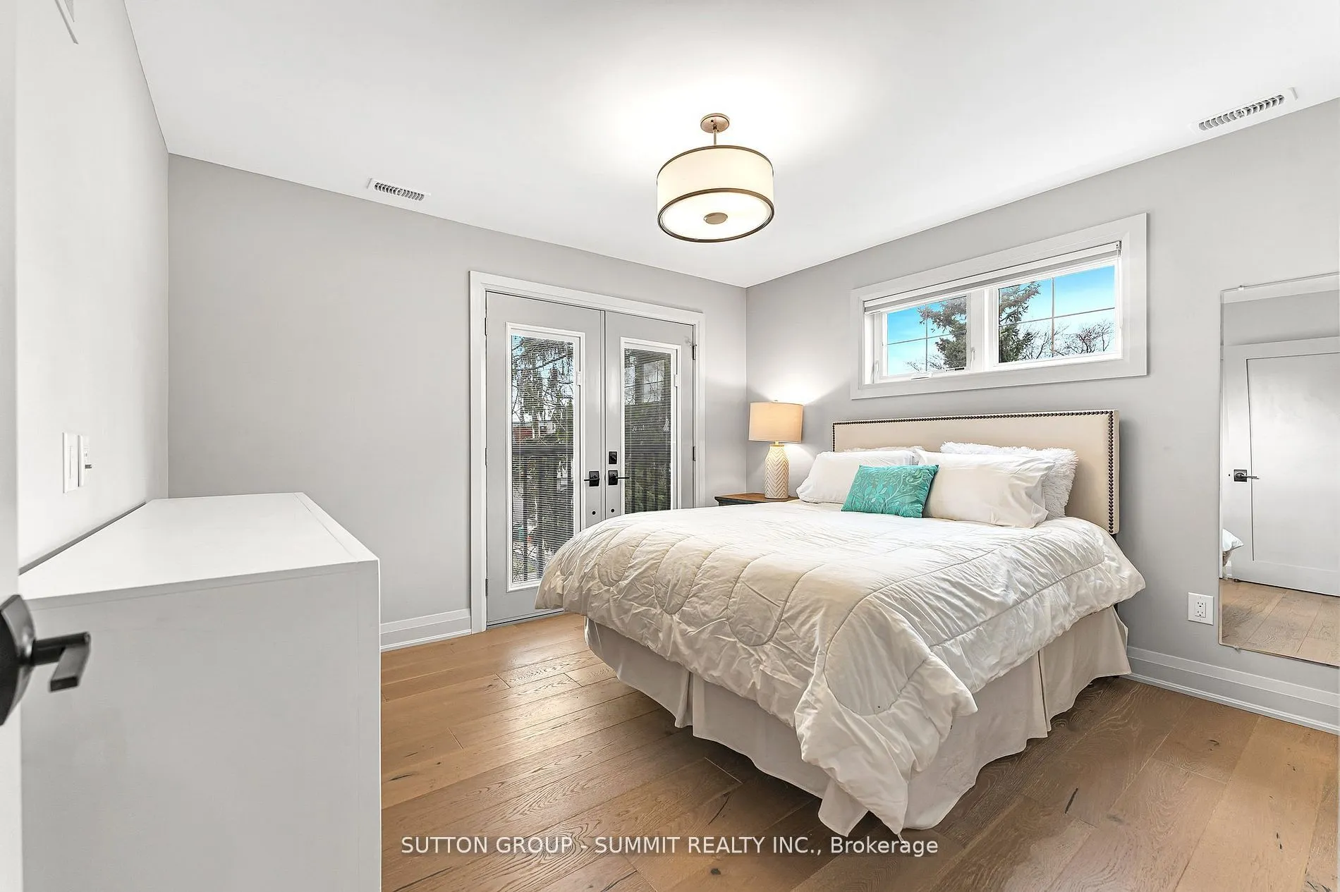 31 Oakwood Avenue N