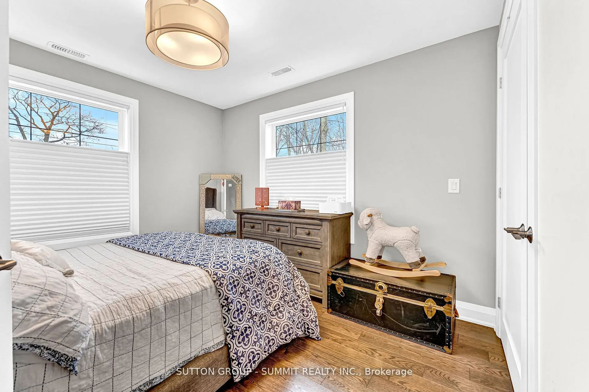 31 Oakwood Avenue N