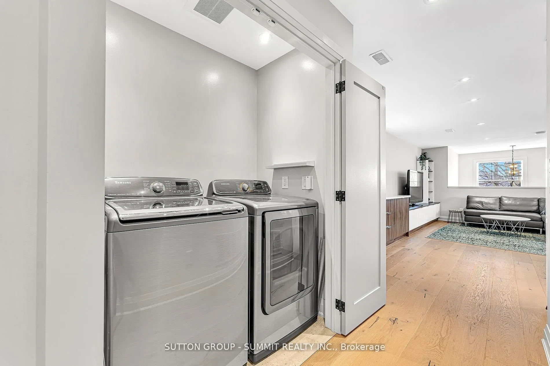 31 Oakwood Avenue N