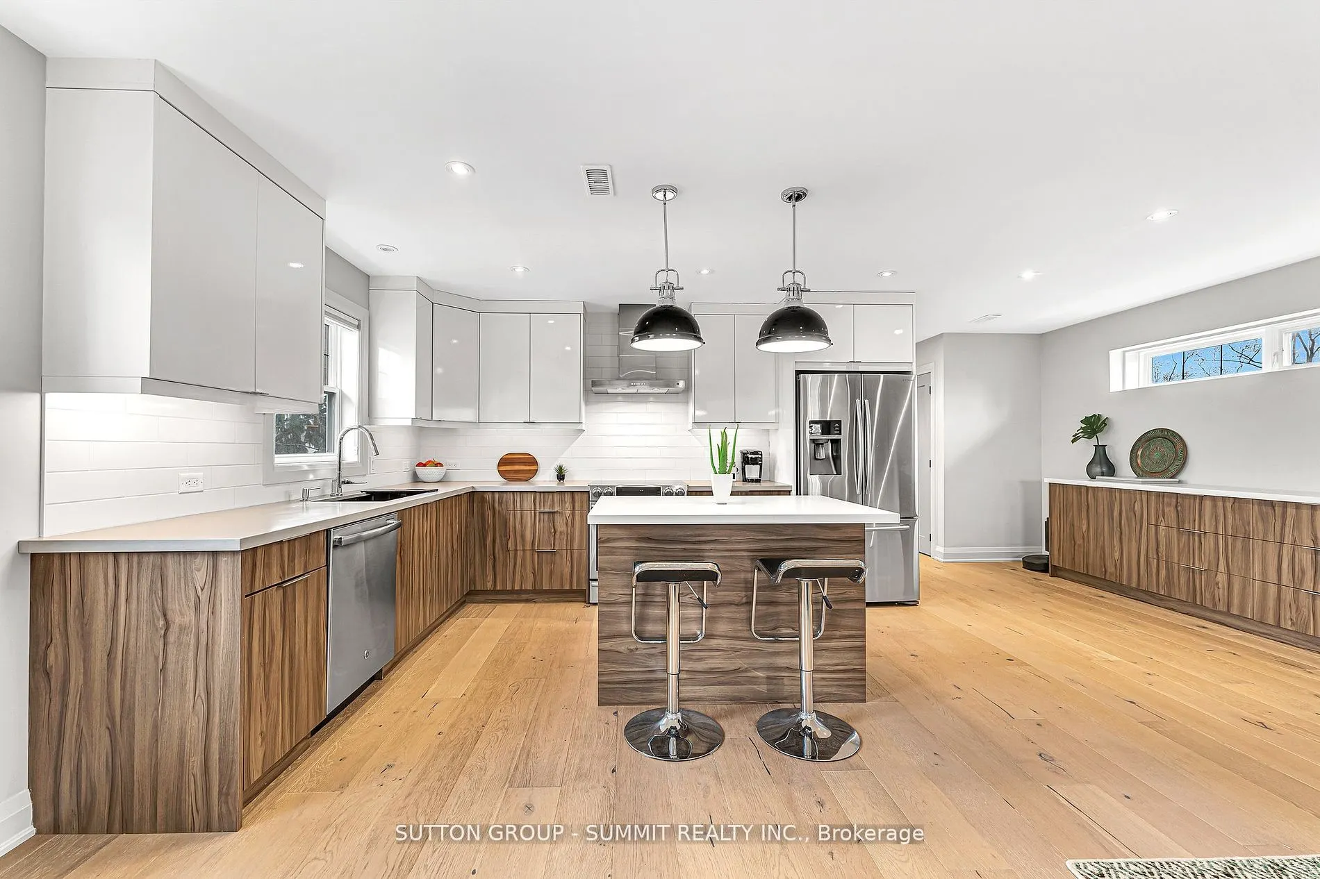 31 Oakwood Avenue N