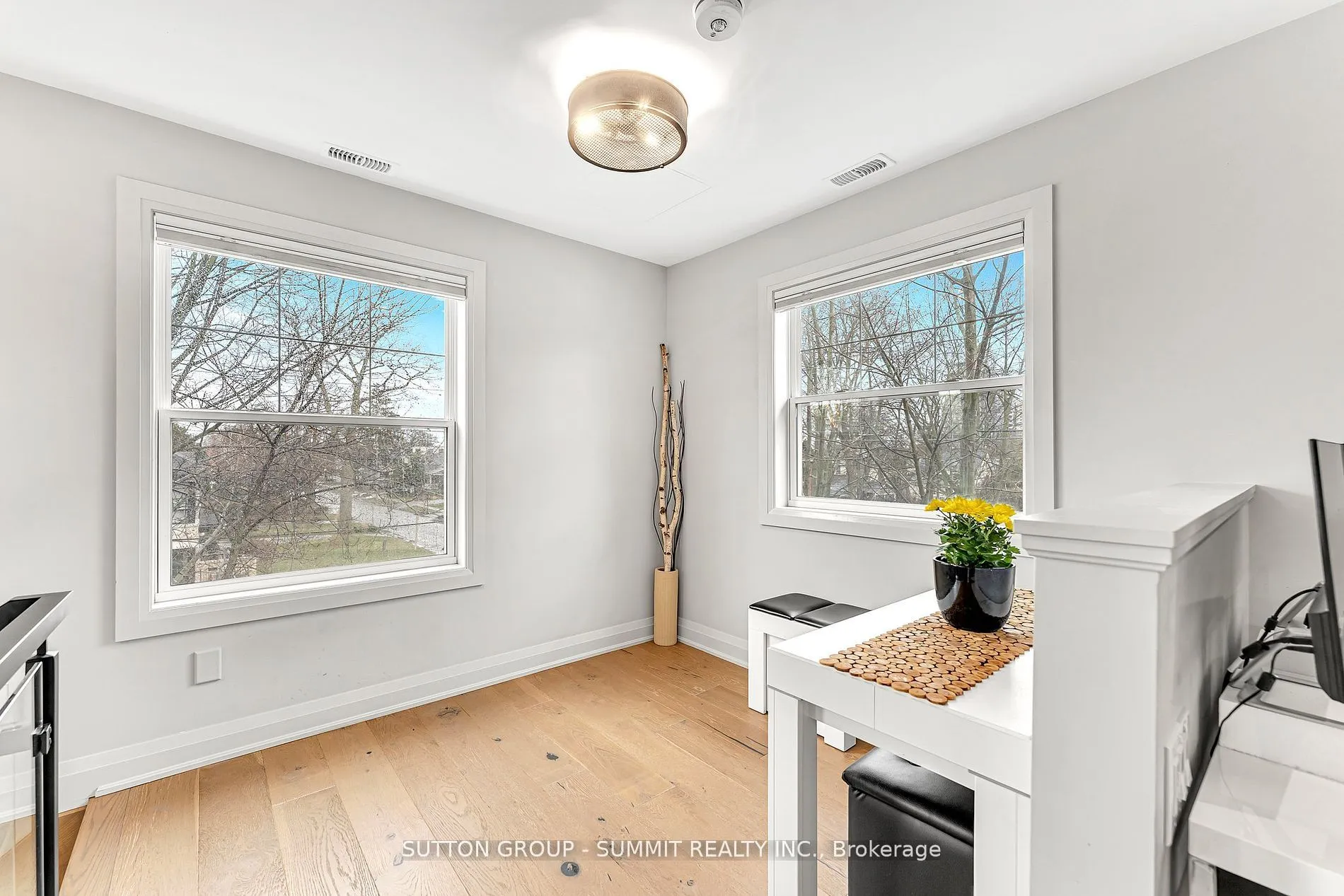 31 Oakwood Avenue N