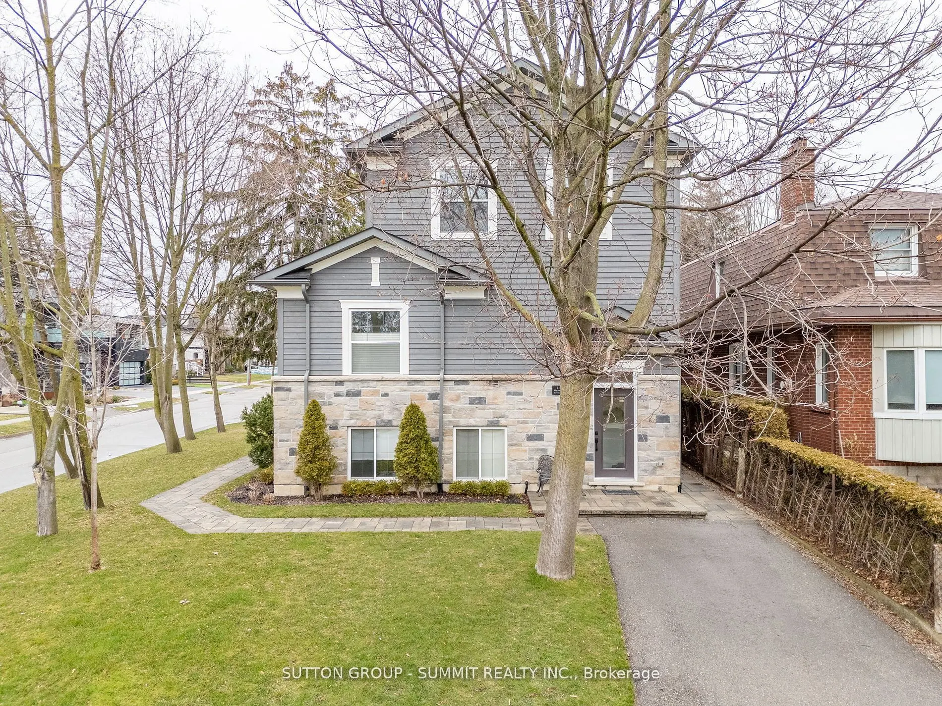 31 Oakwood Avenue N