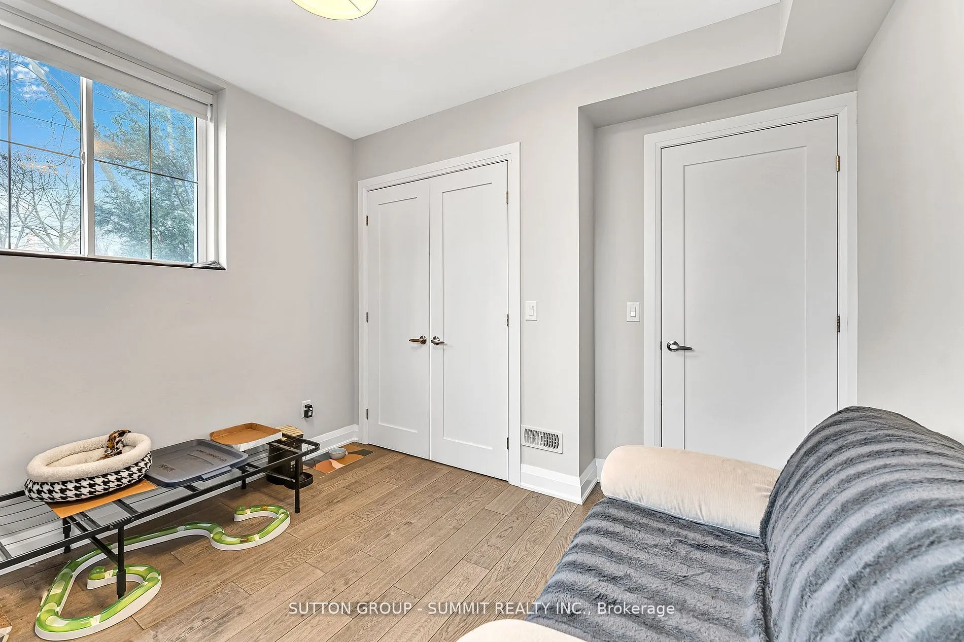 31 Oakwood Avenue N