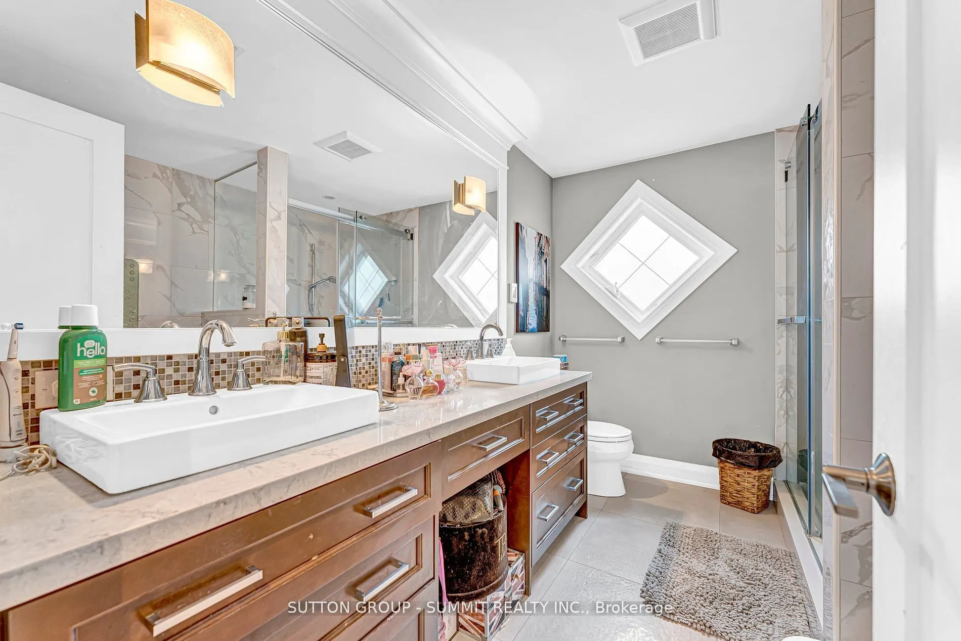 31 Oakwood Avenue N
