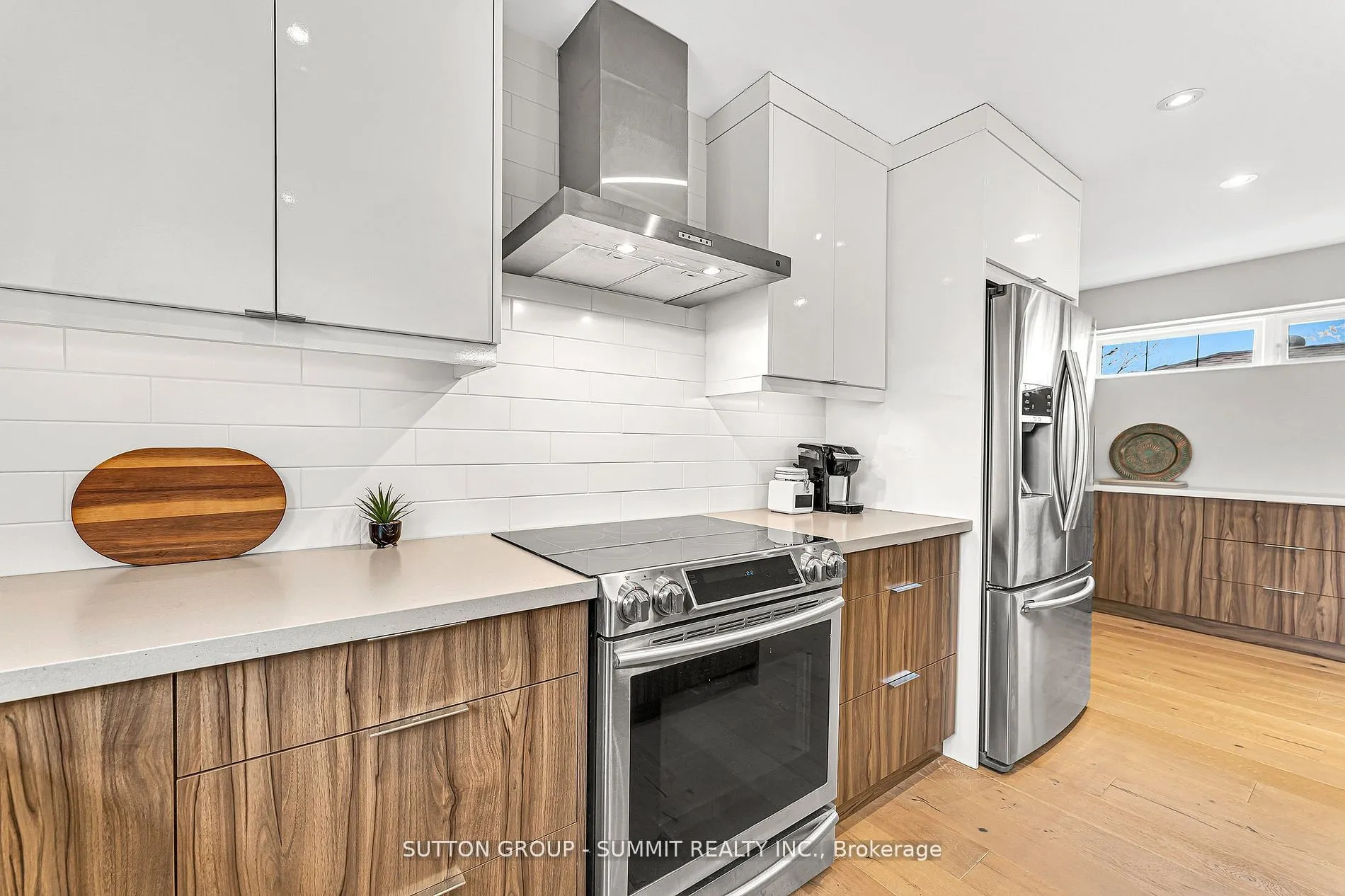 31 Oakwood Avenue N