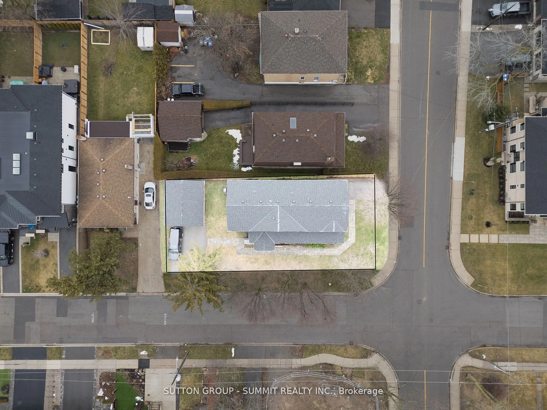 31 Oakwood Avenue N