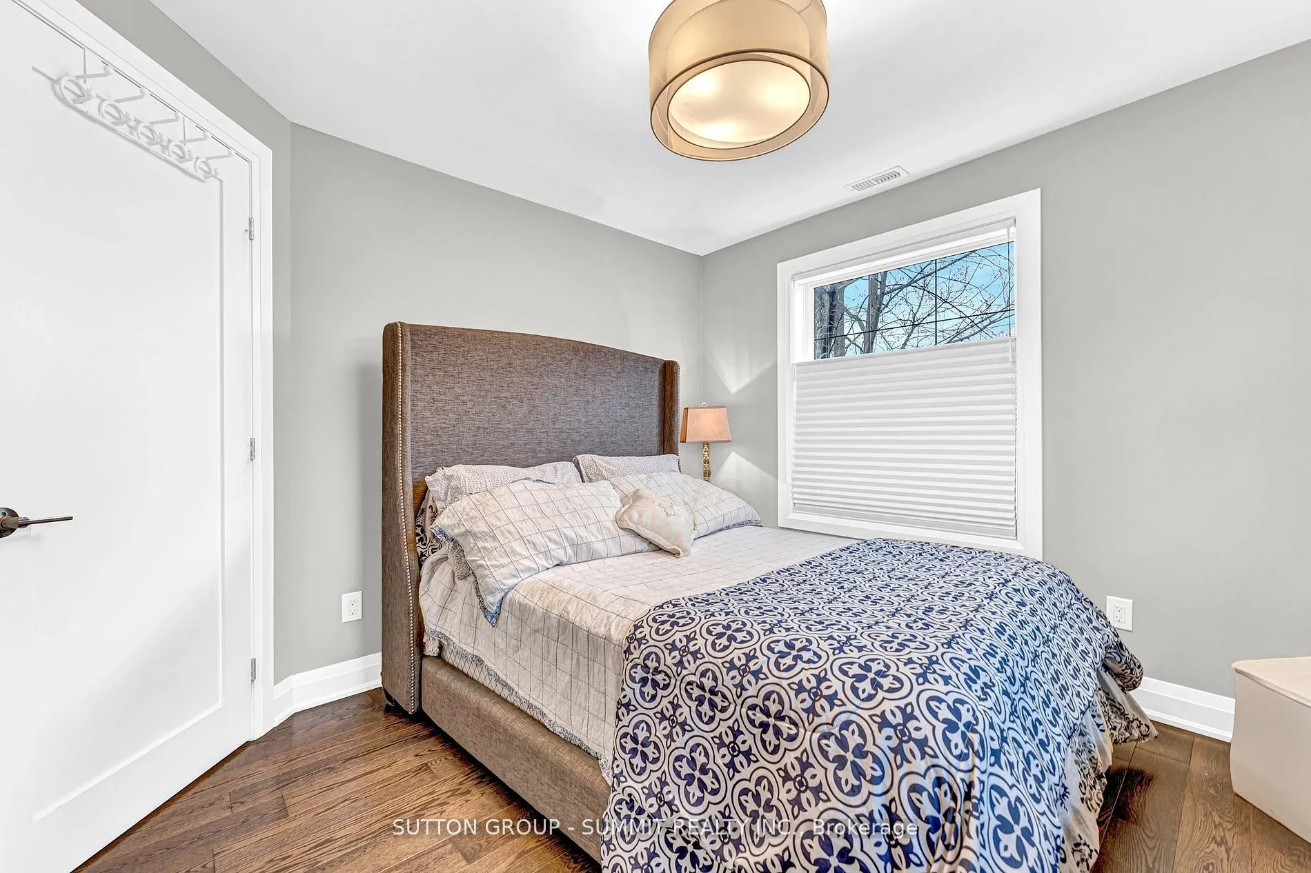 31 Oakwood Avenue N