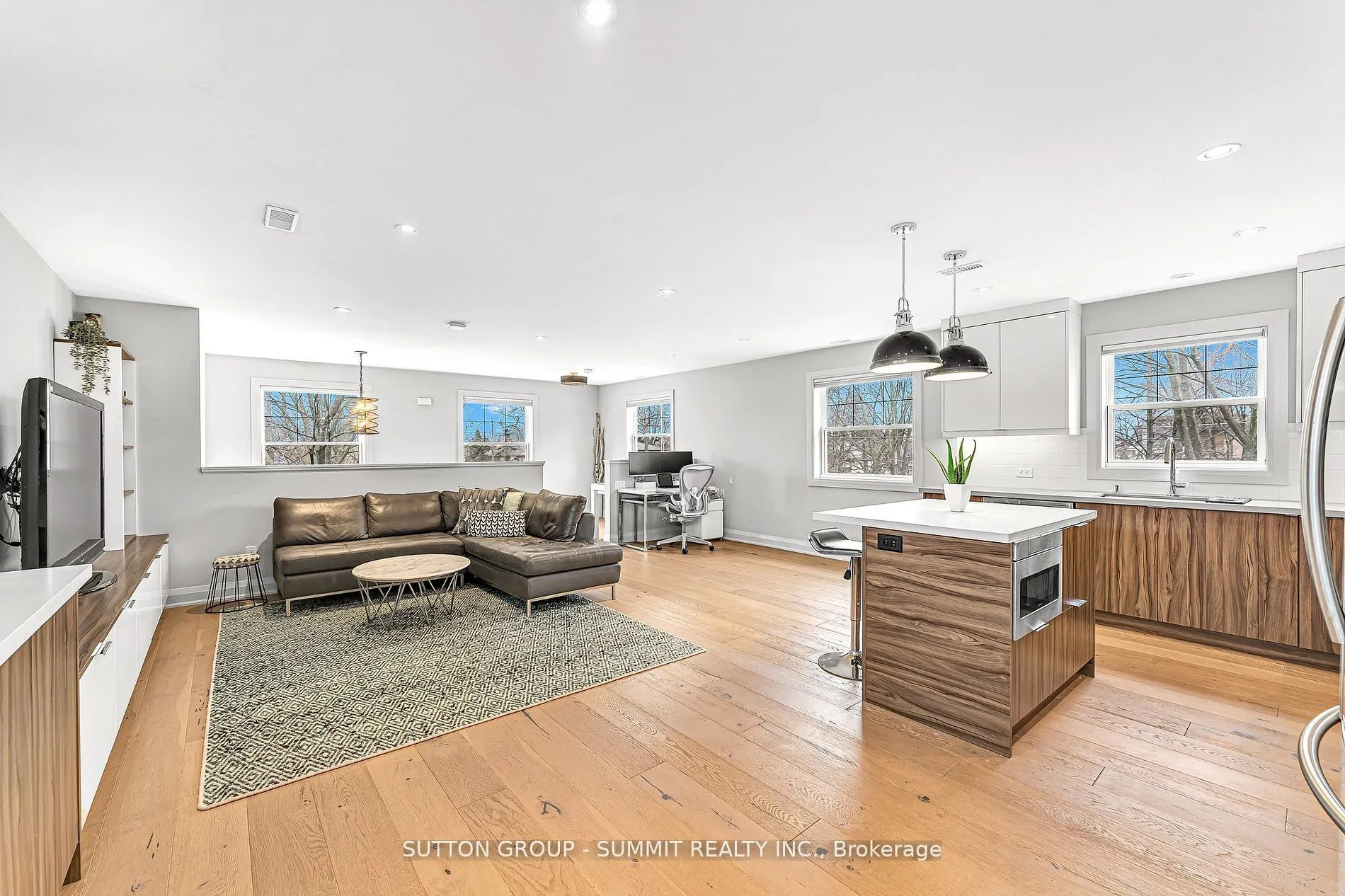 31 Oakwood Avenue N