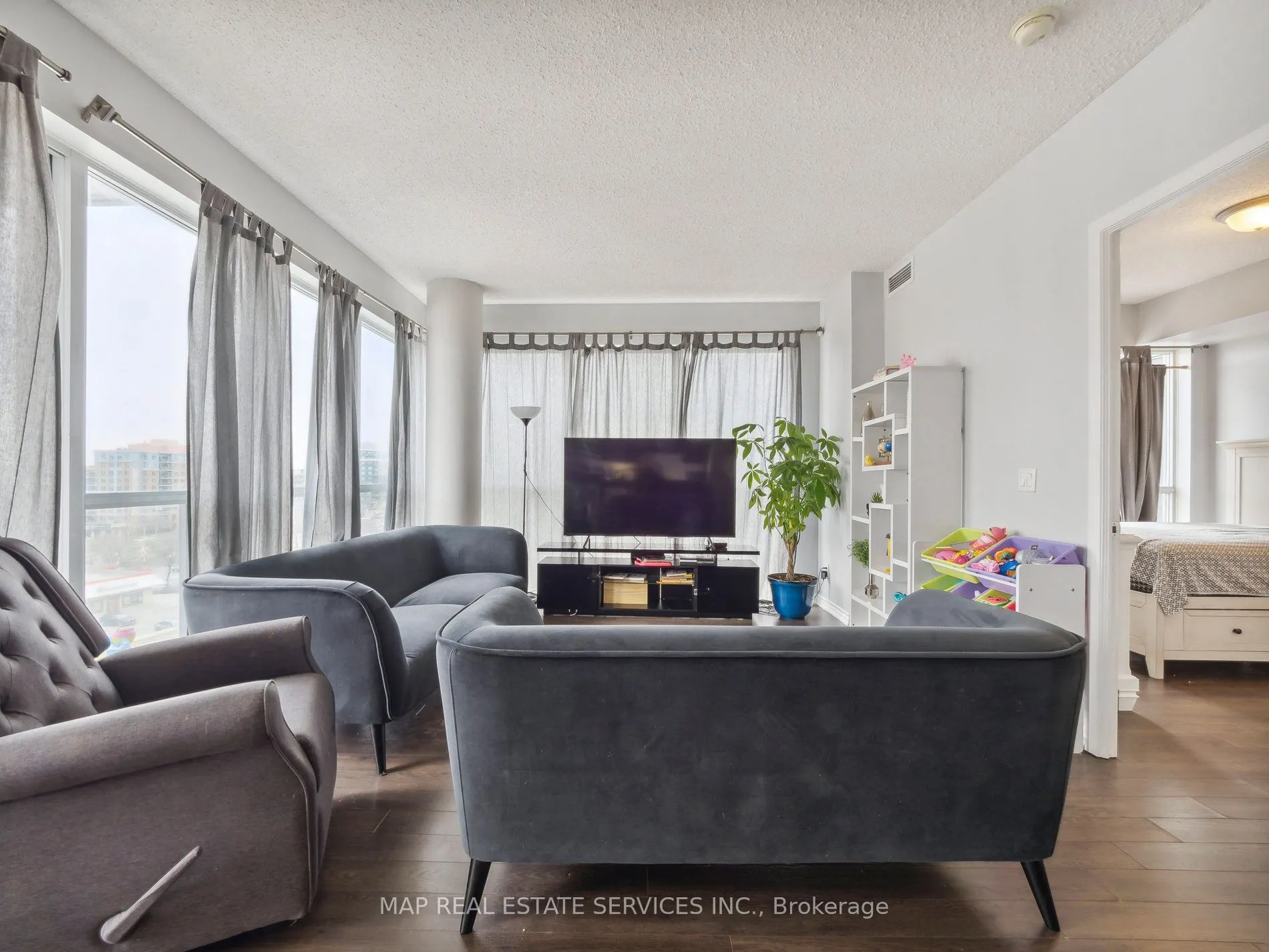 15 James Finlay Way, #805