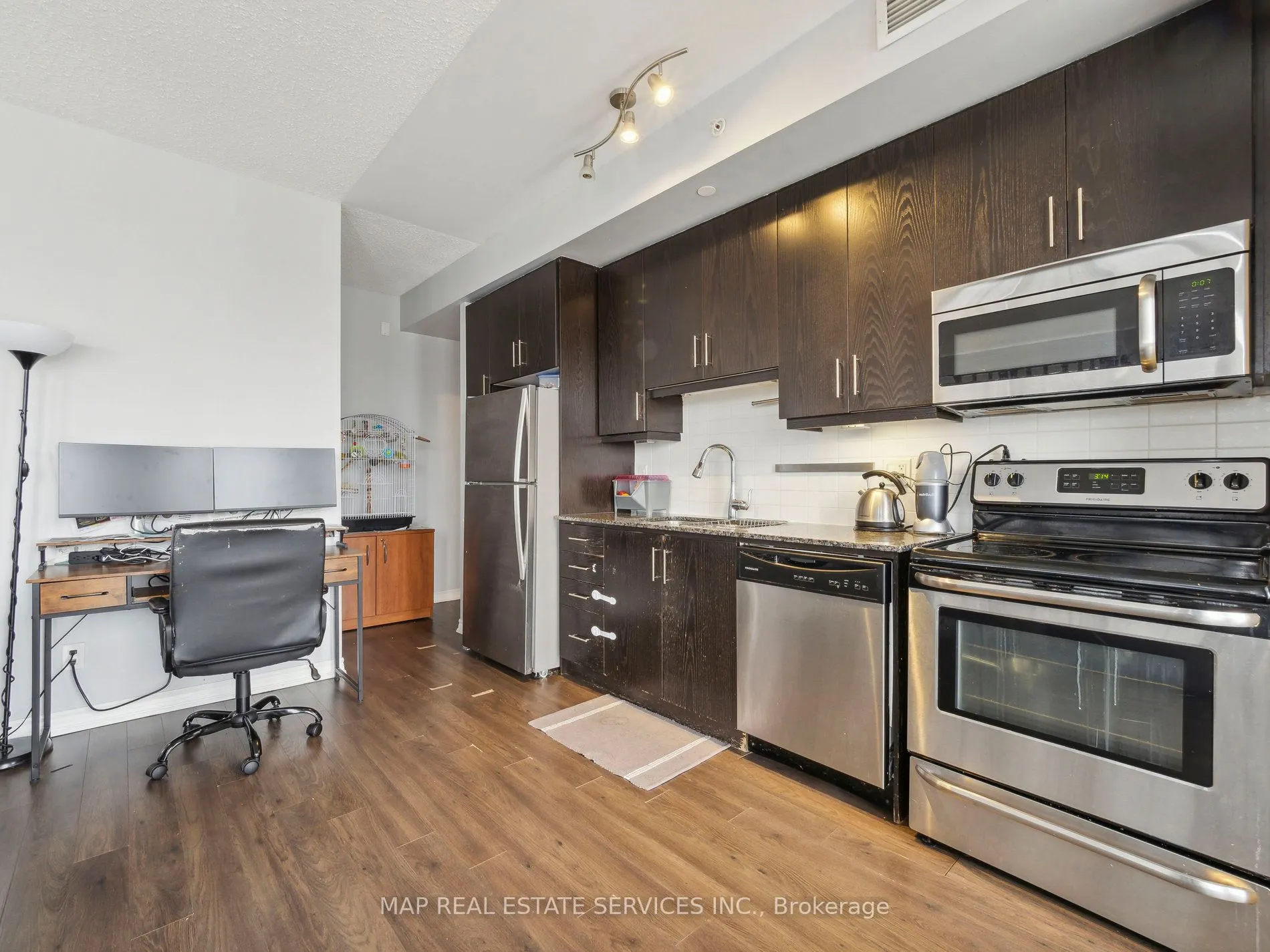 15 James Finlay Way, #805