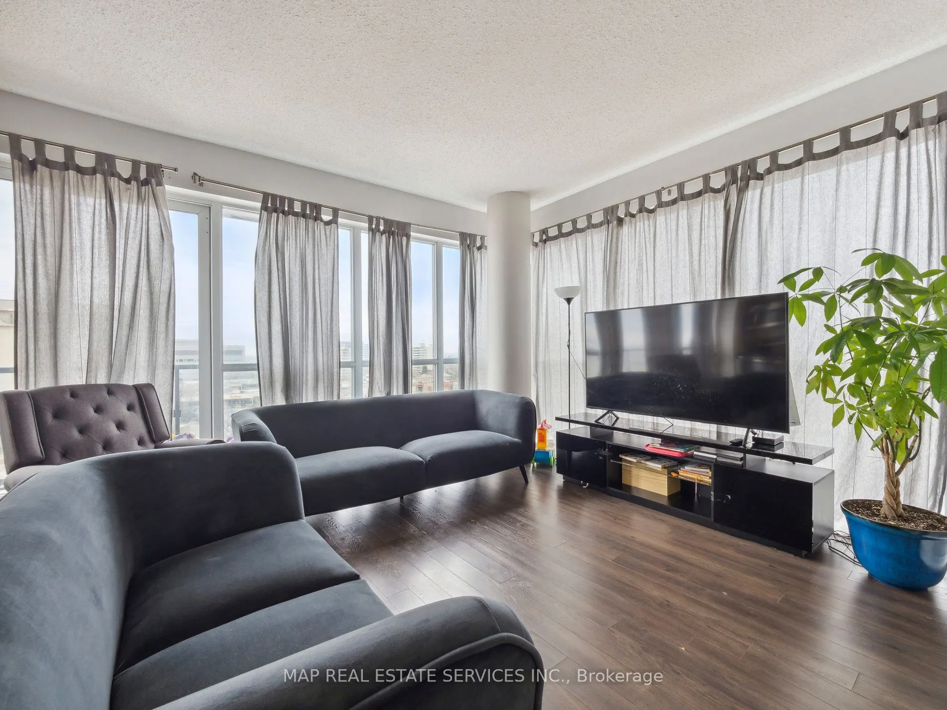15 James Finlay Way, #805