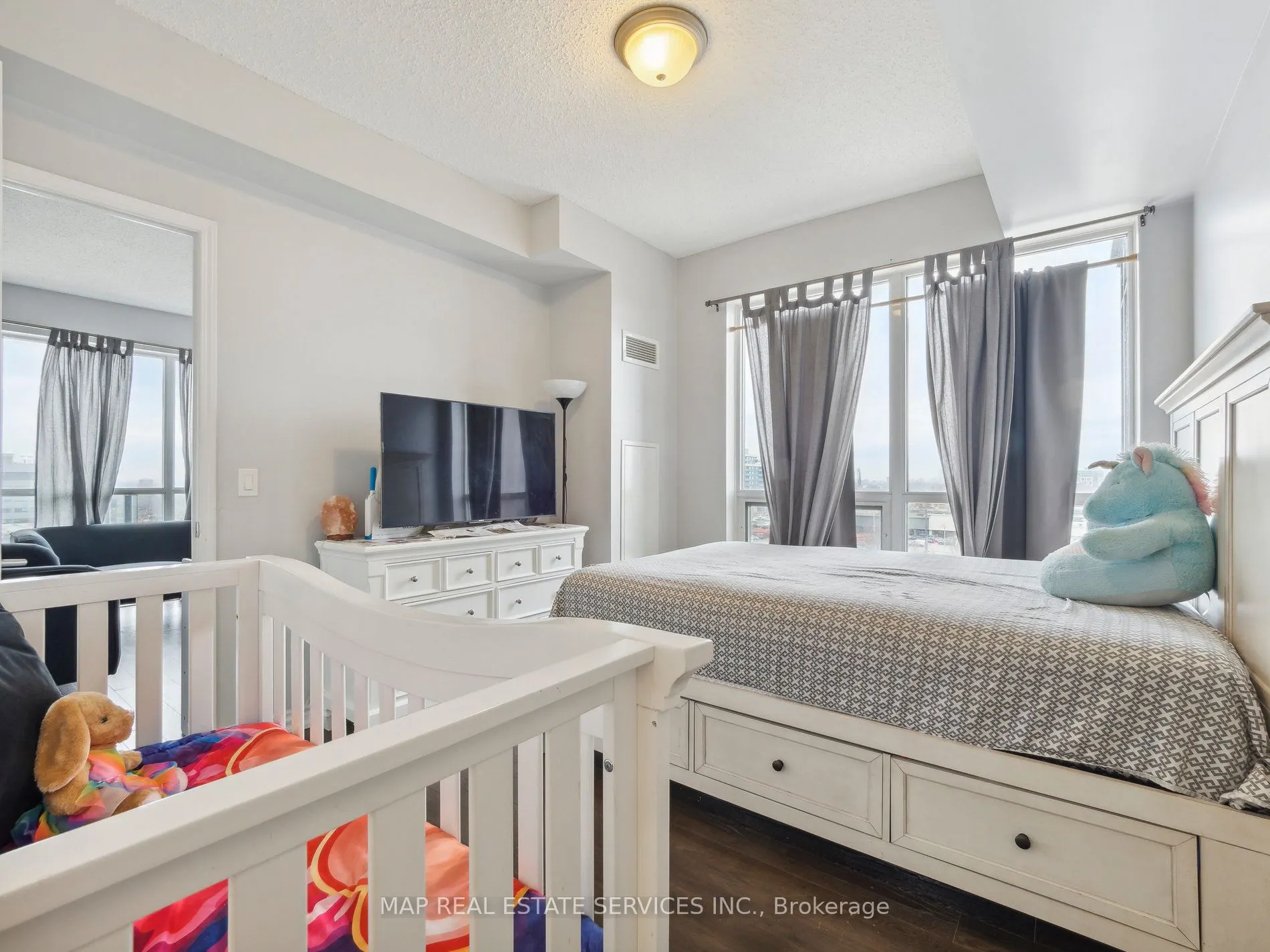 15 James Finlay Way, #805