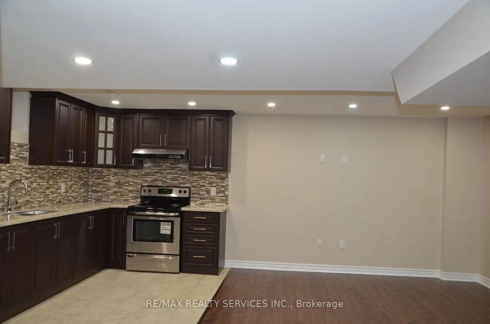 9 Beechmont Drive