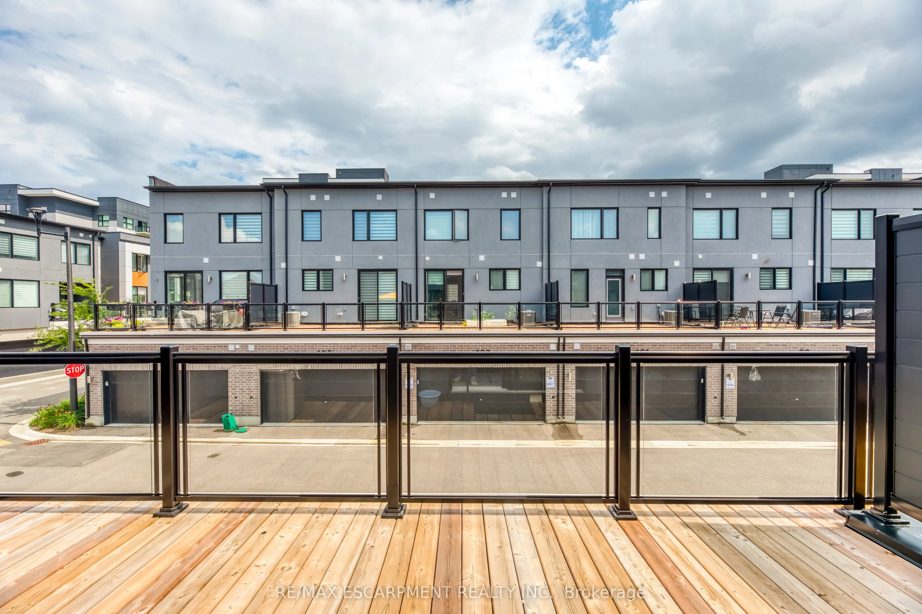 82 Huguenot Road, #82