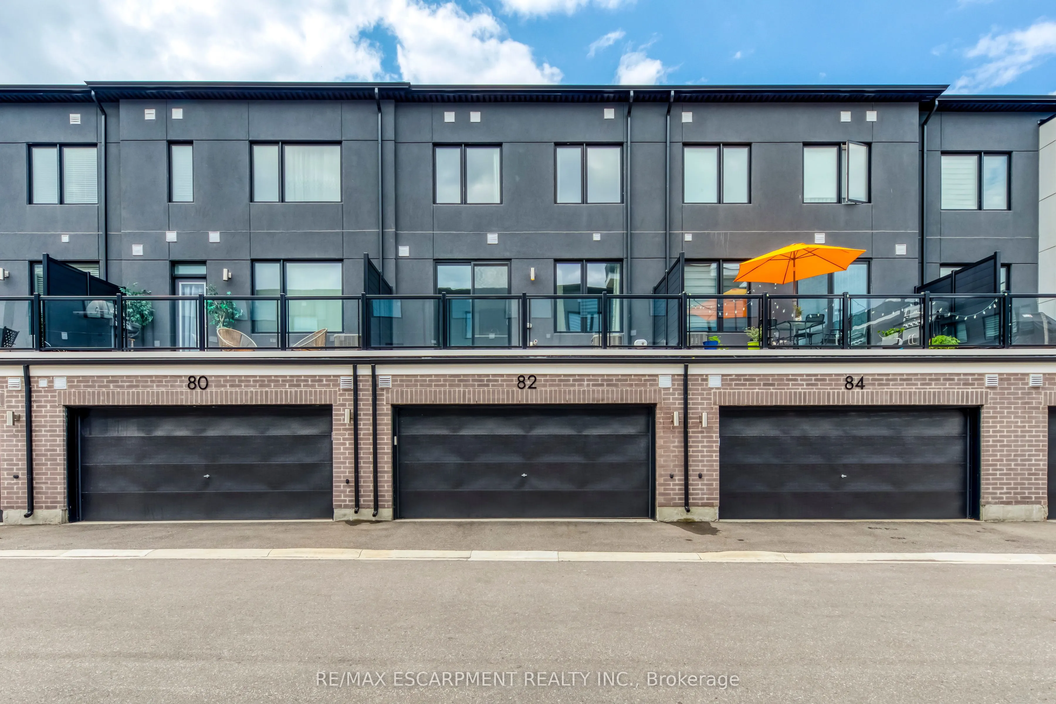 82 Huguenot Road, #82