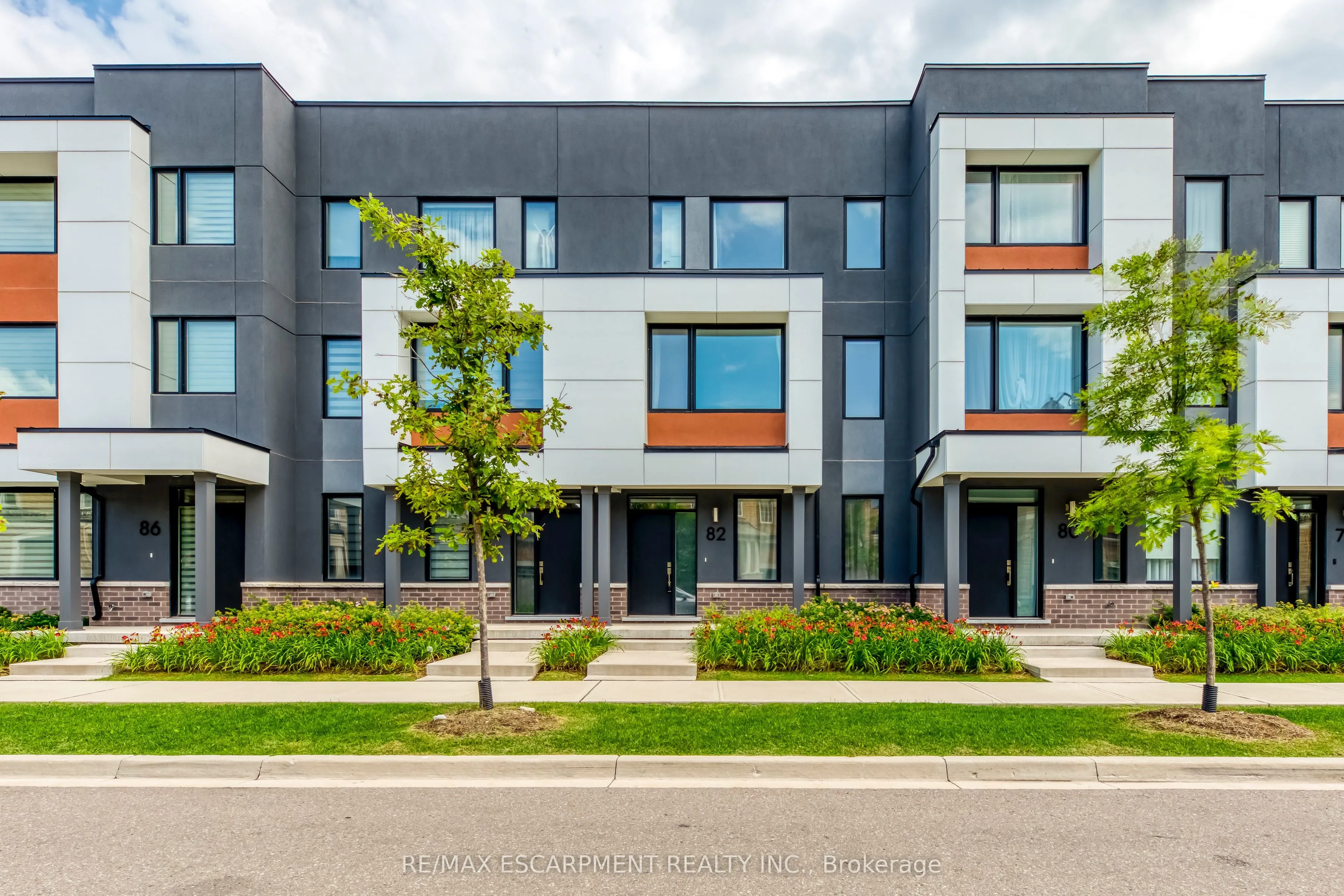 82 Huguenot Road, #82