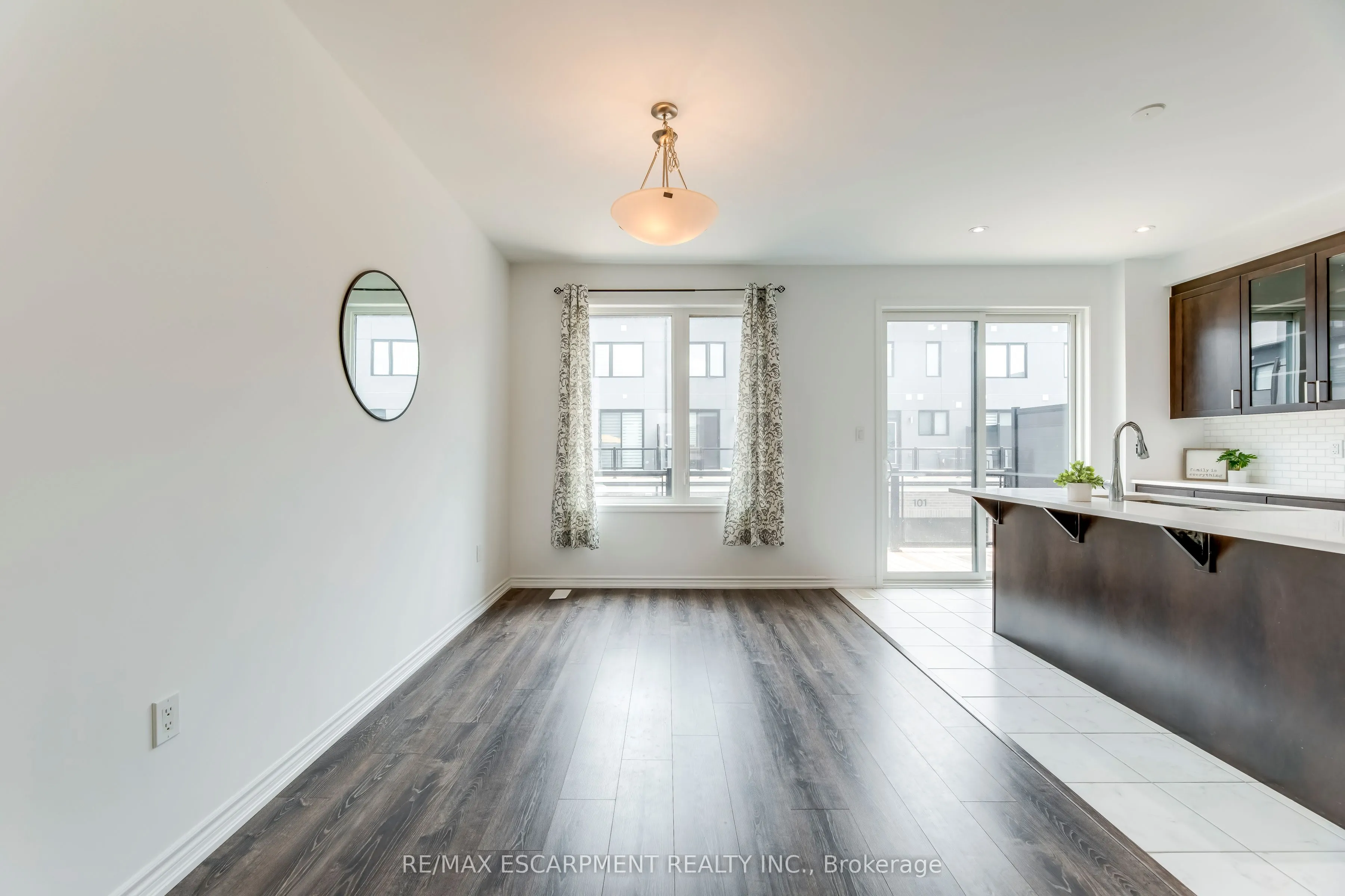 82 Huguenot Road, #82