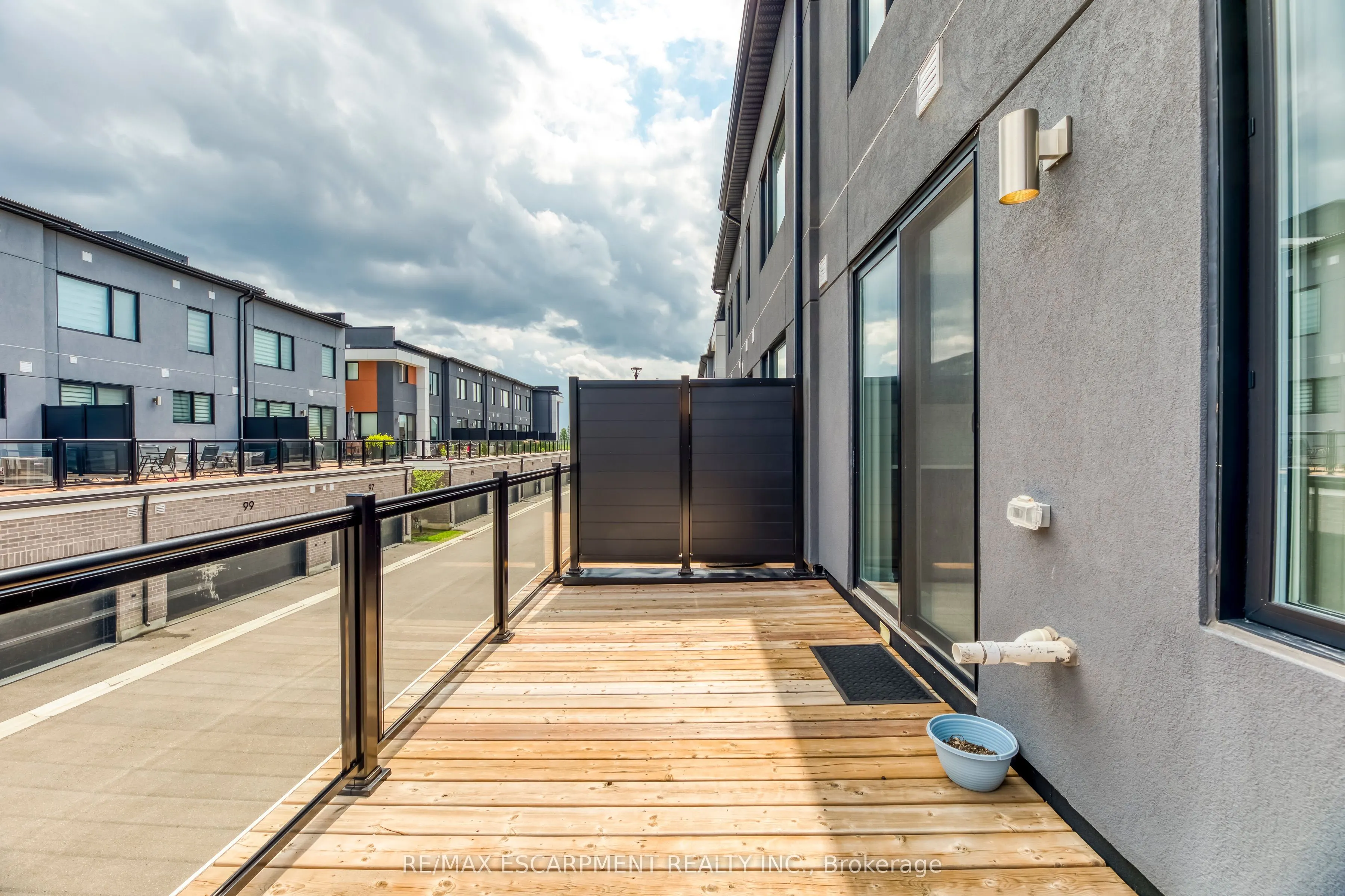 82 Huguenot Road, #82