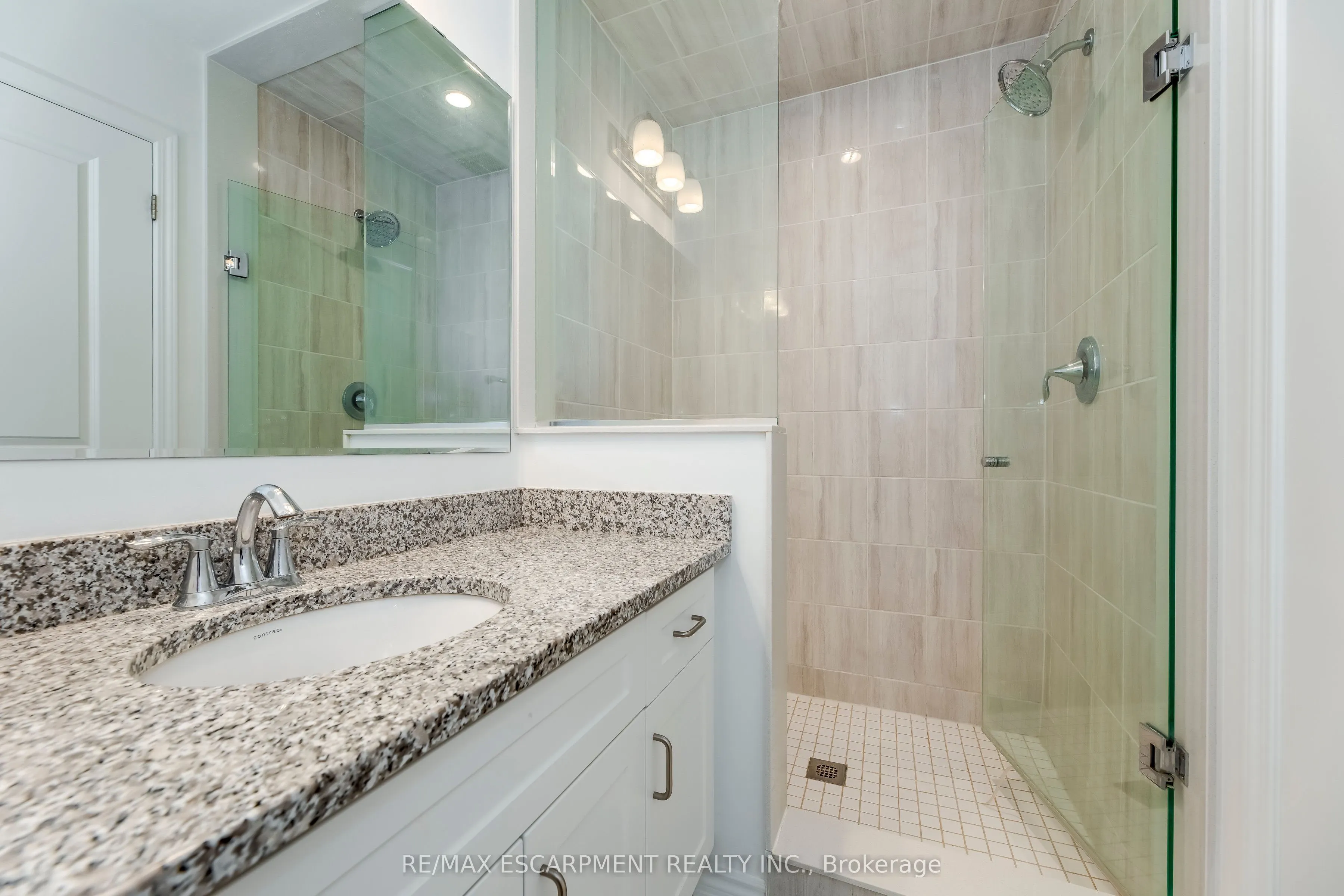 82 Huguenot Road, #82