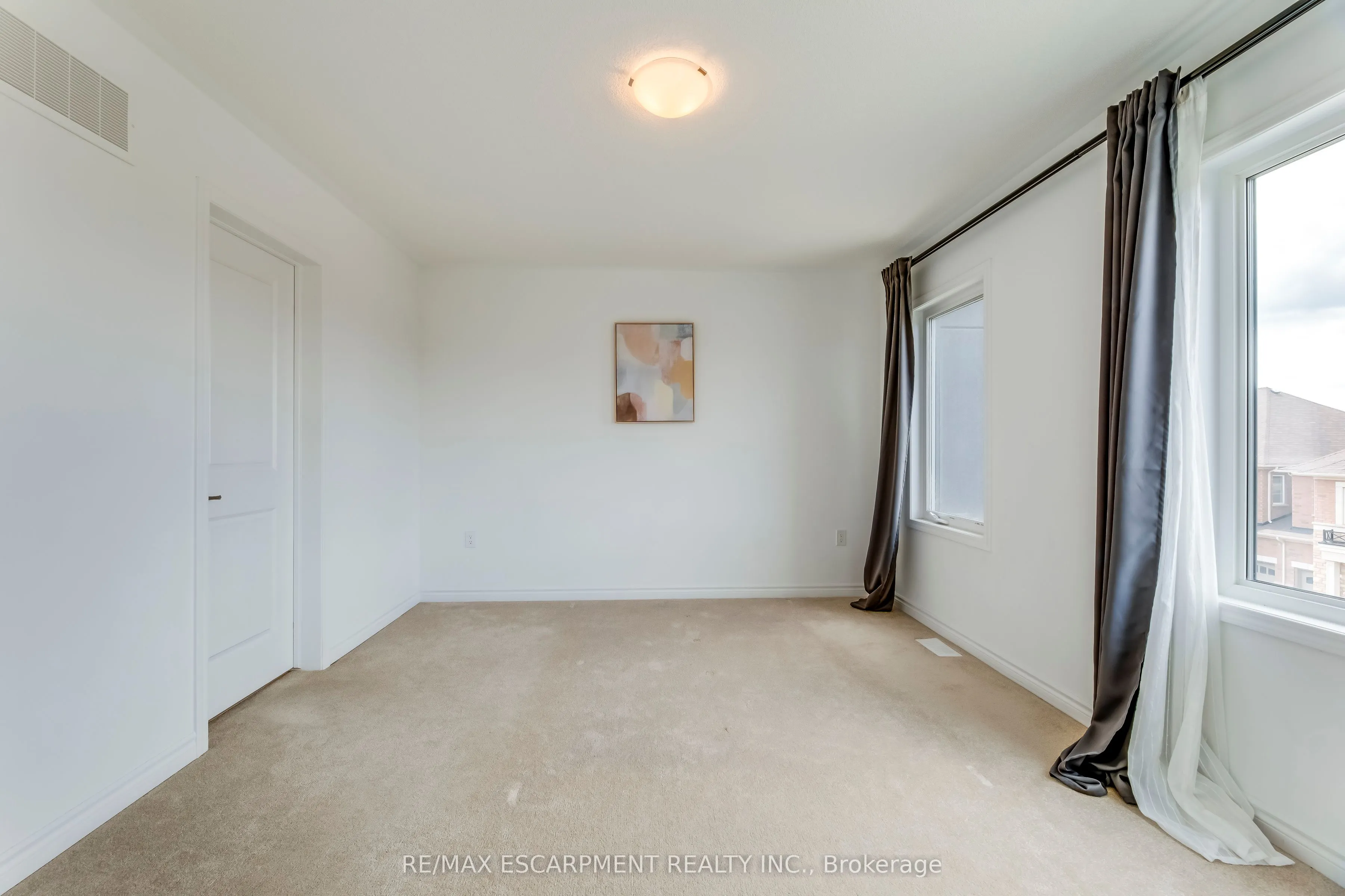 82 Huguenot Road, #82