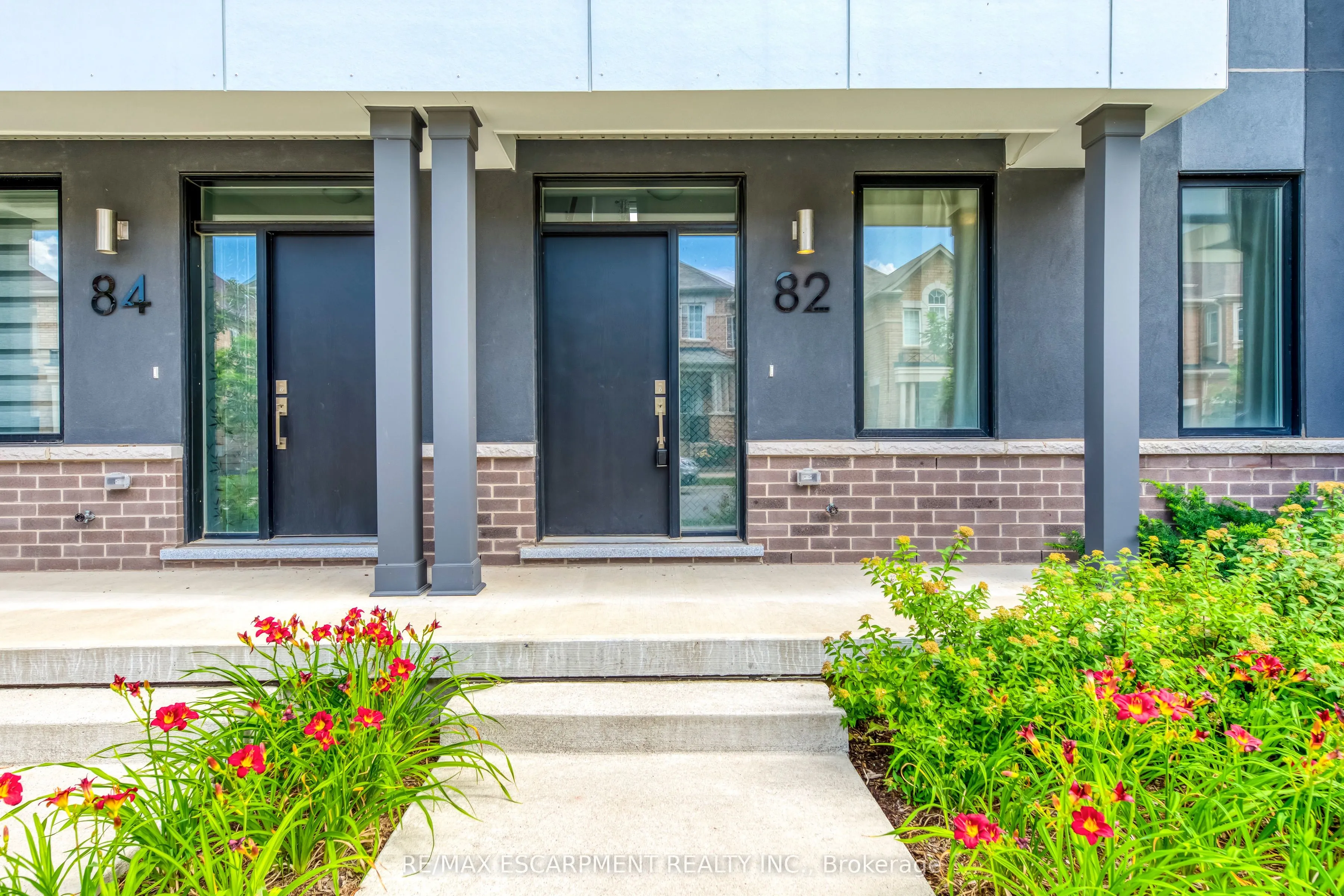 82 Huguenot Road, #82