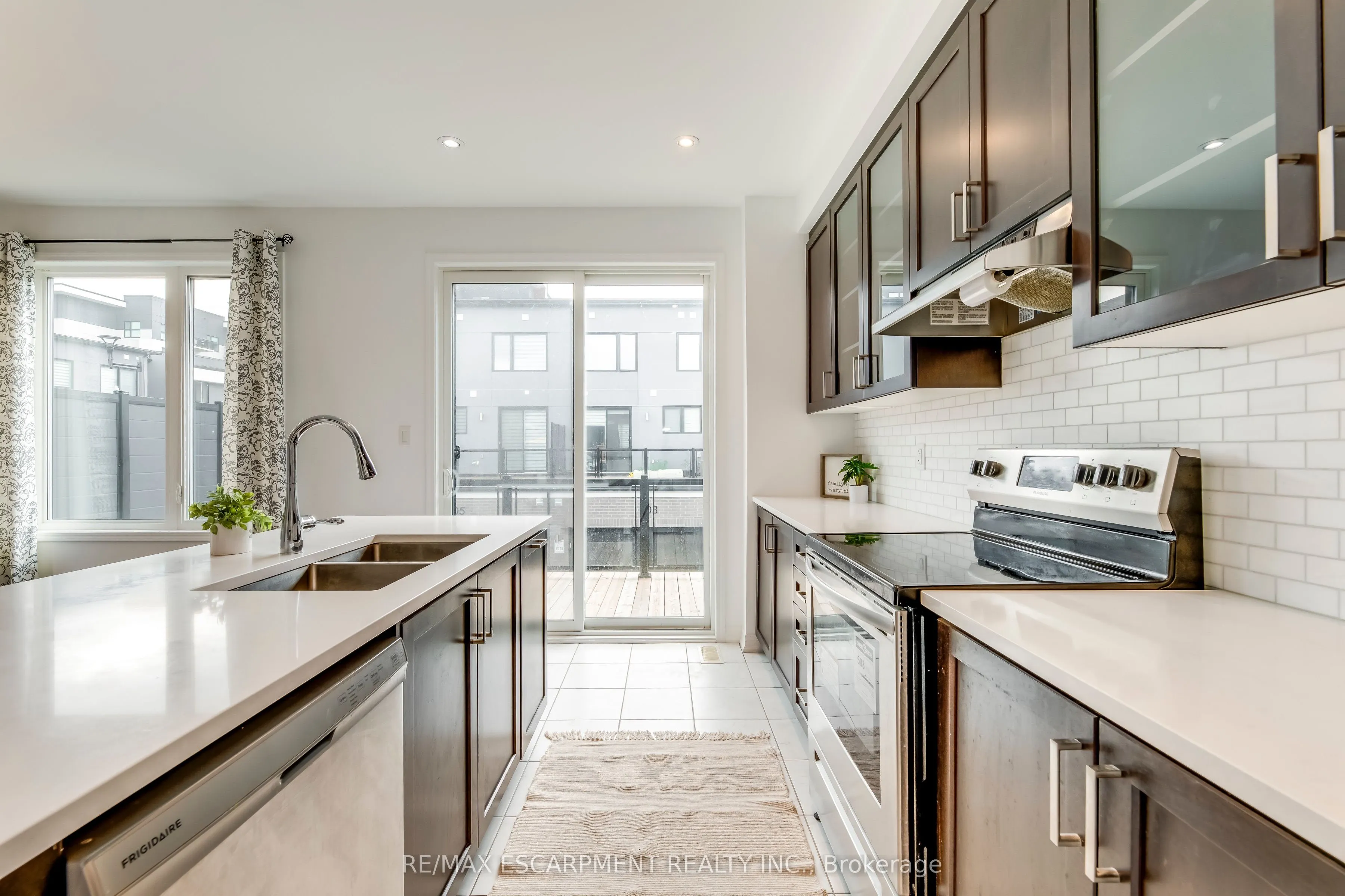 82 Huguenot Road, #82