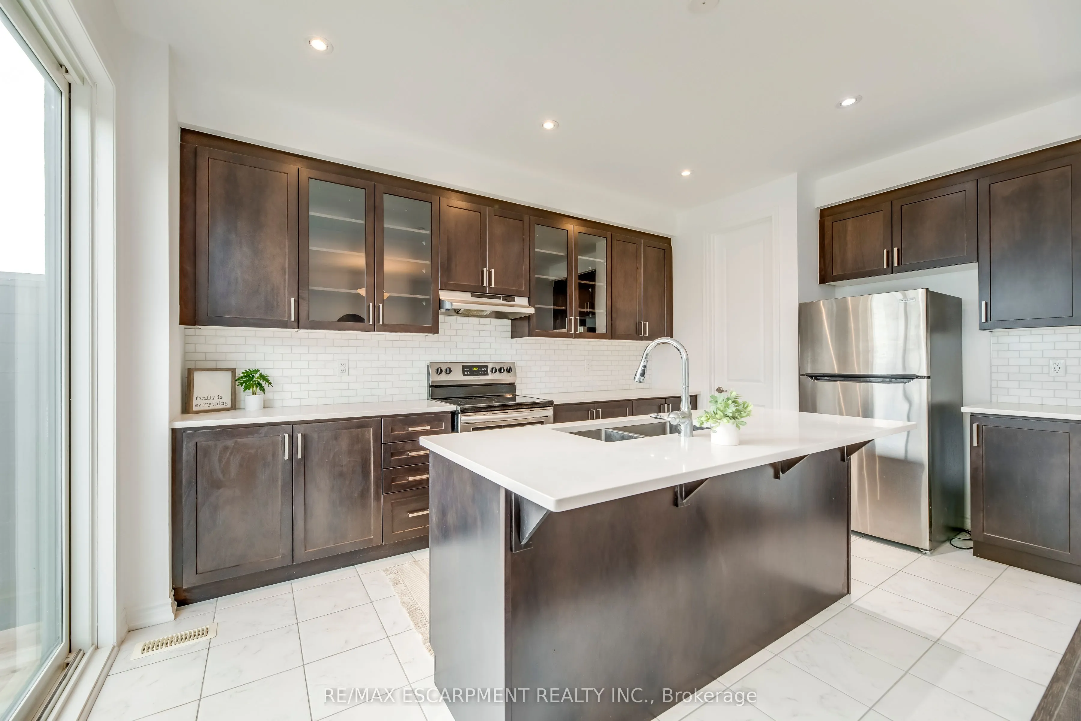 82 Huguenot Road, #82