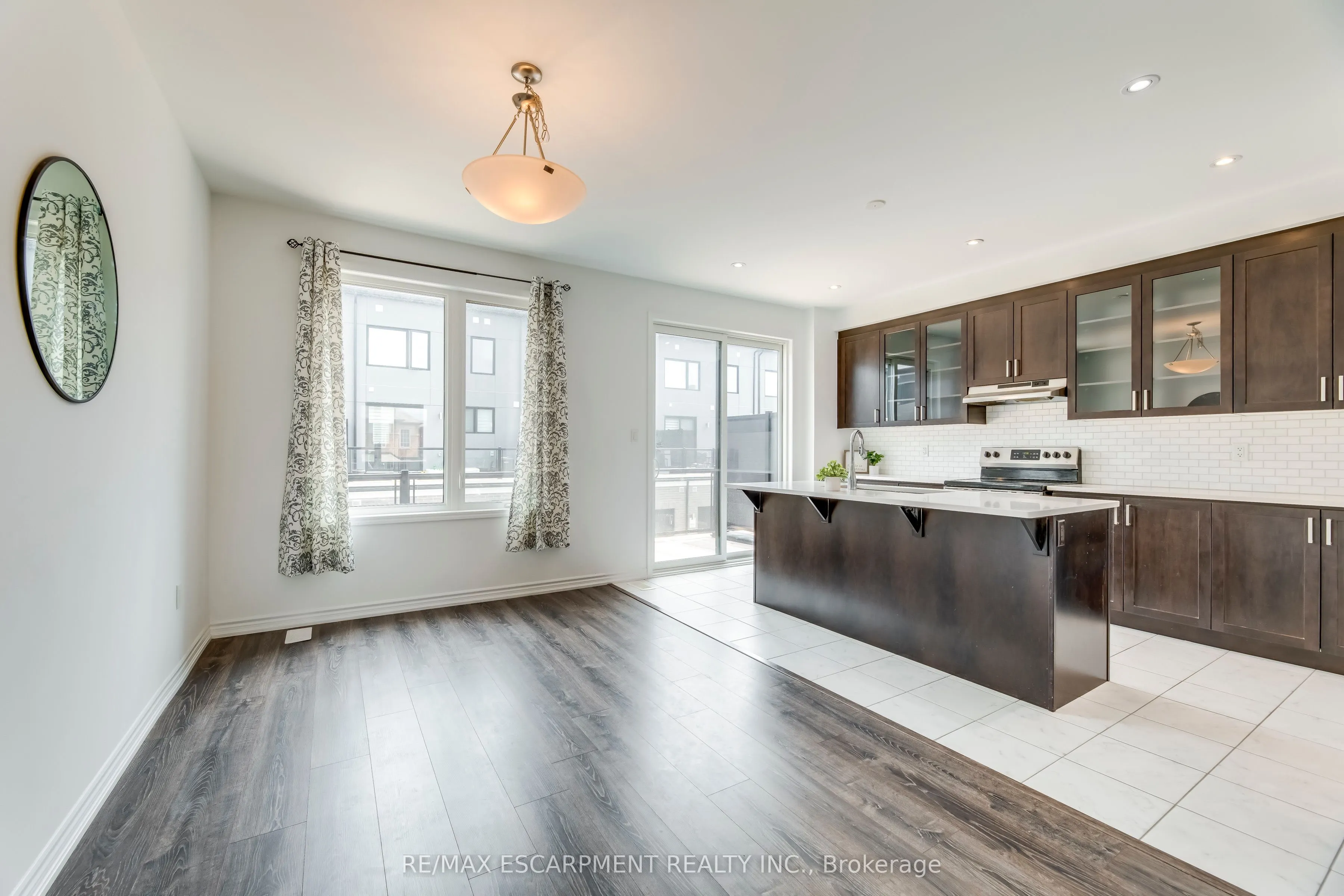 82 Huguenot Road, #82