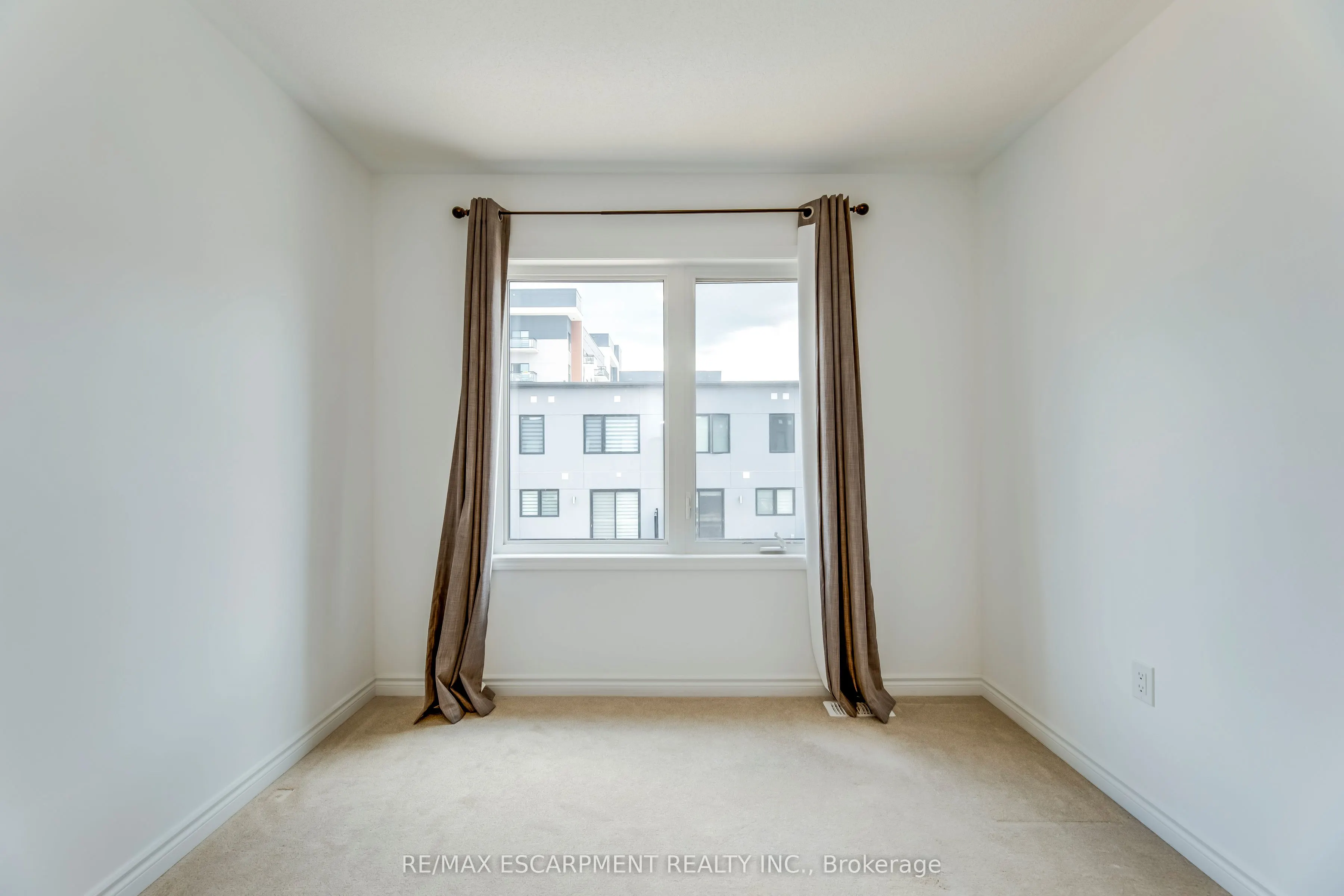 82 Huguenot Road, #82