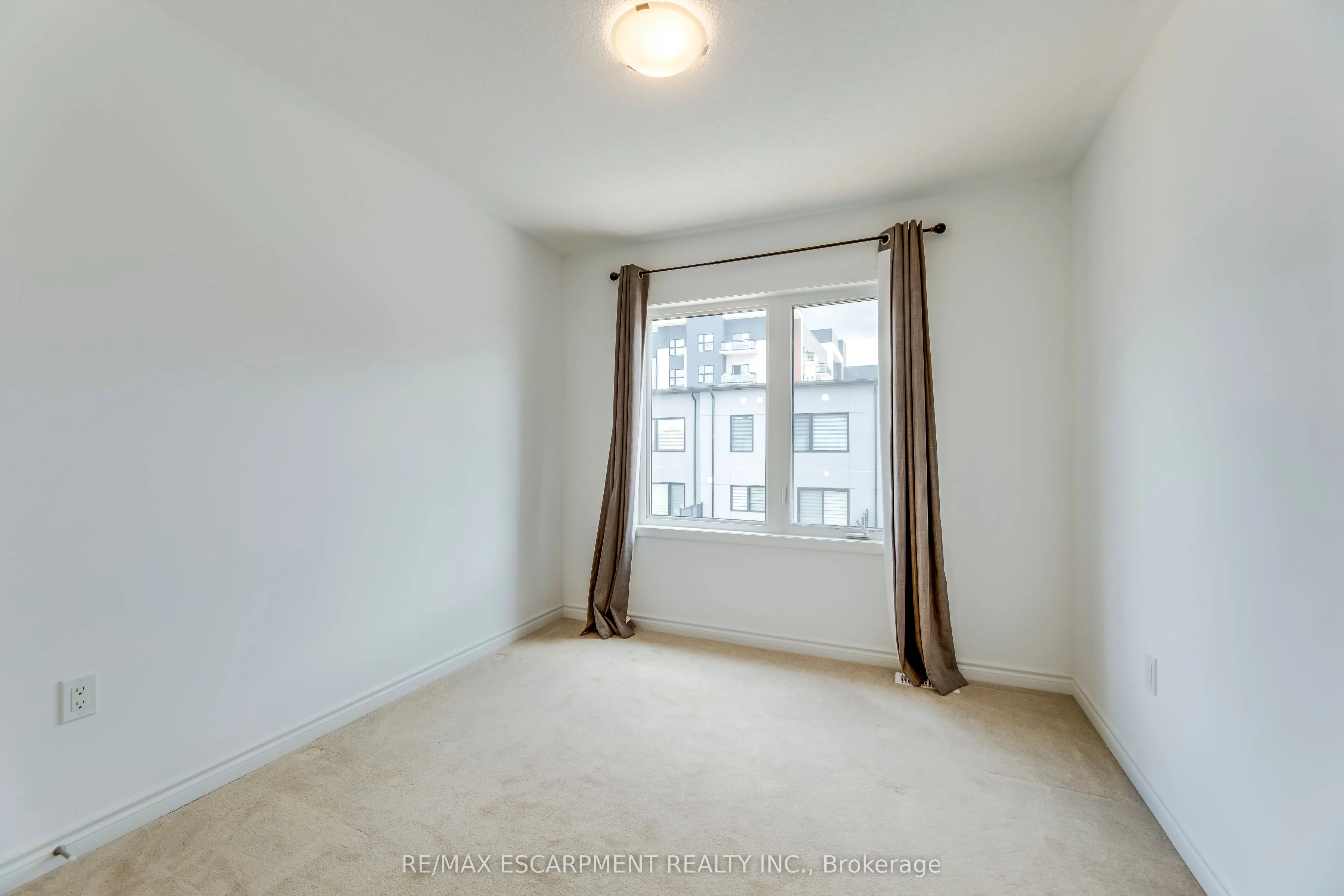 82 Huguenot Road, #82