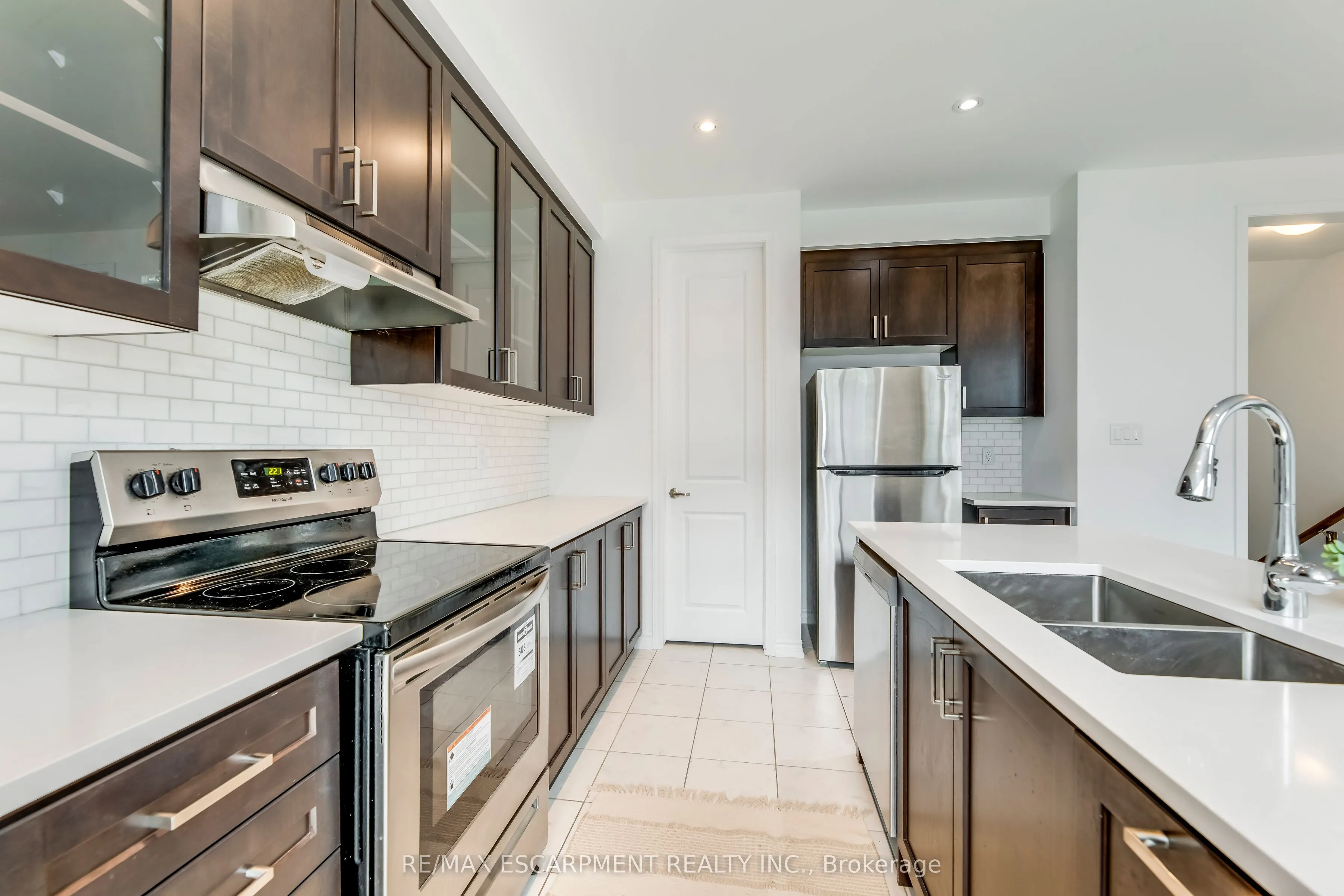 82 Huguenot Road, #82