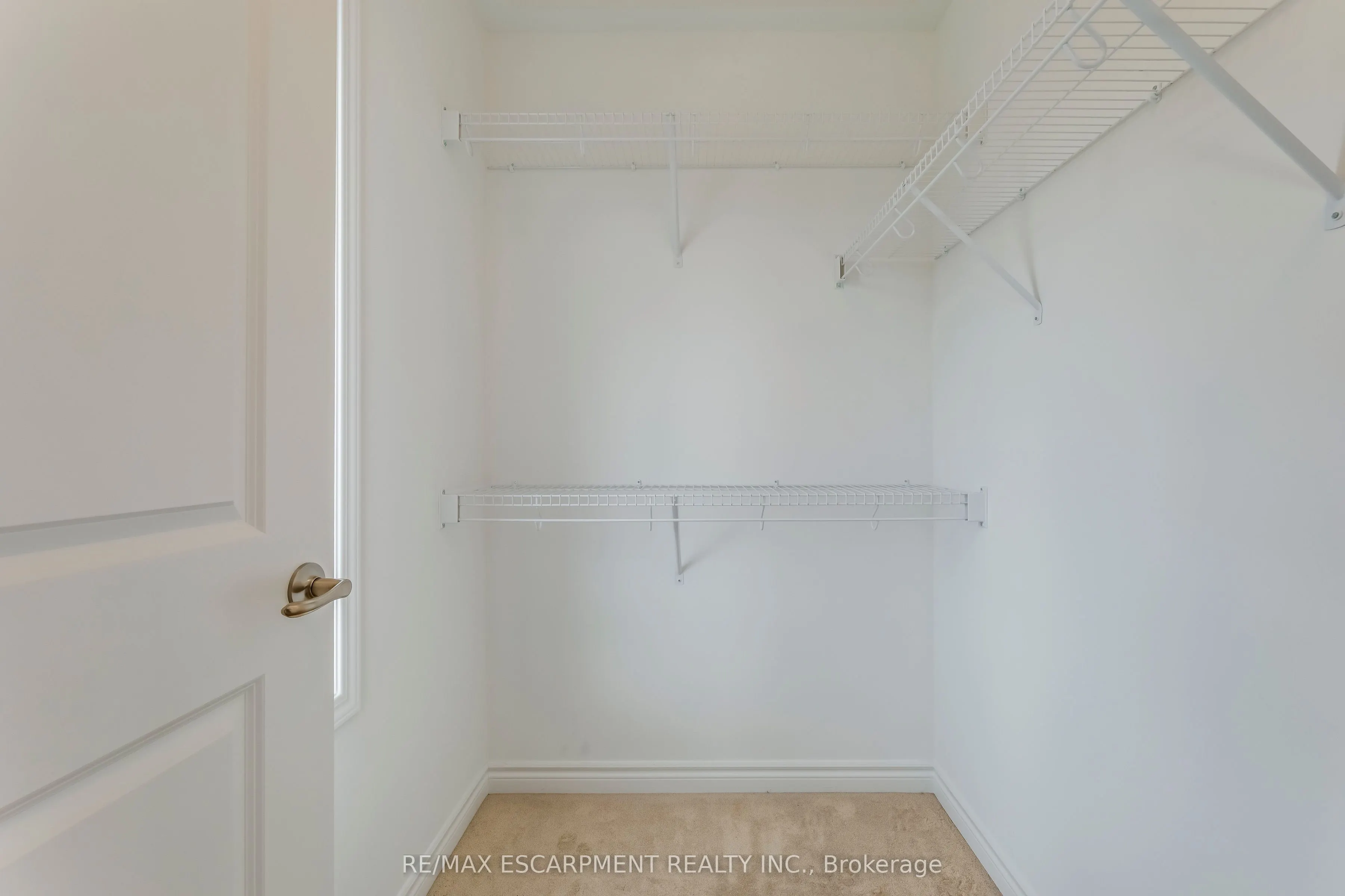 82 Huguenot Road, #82