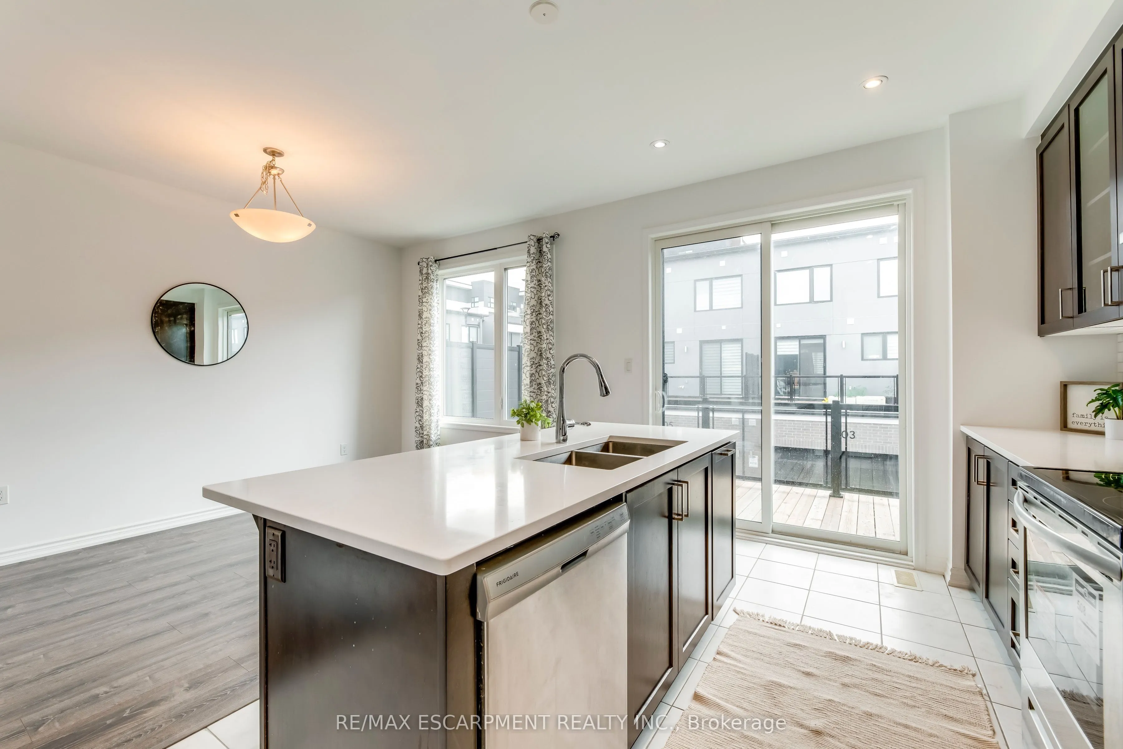 82 Huguenot Road, #82