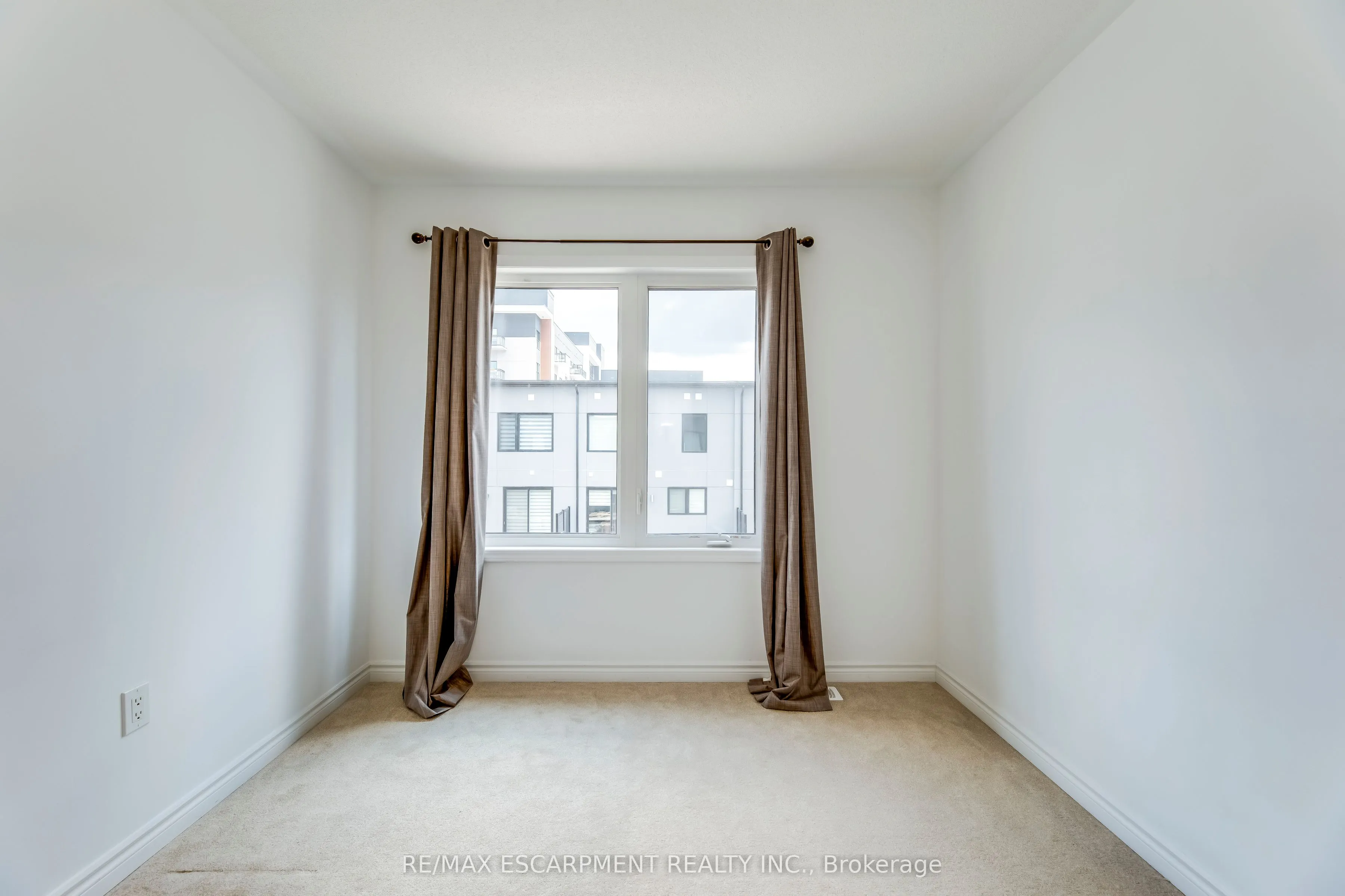 82 Huguenot Road, #82