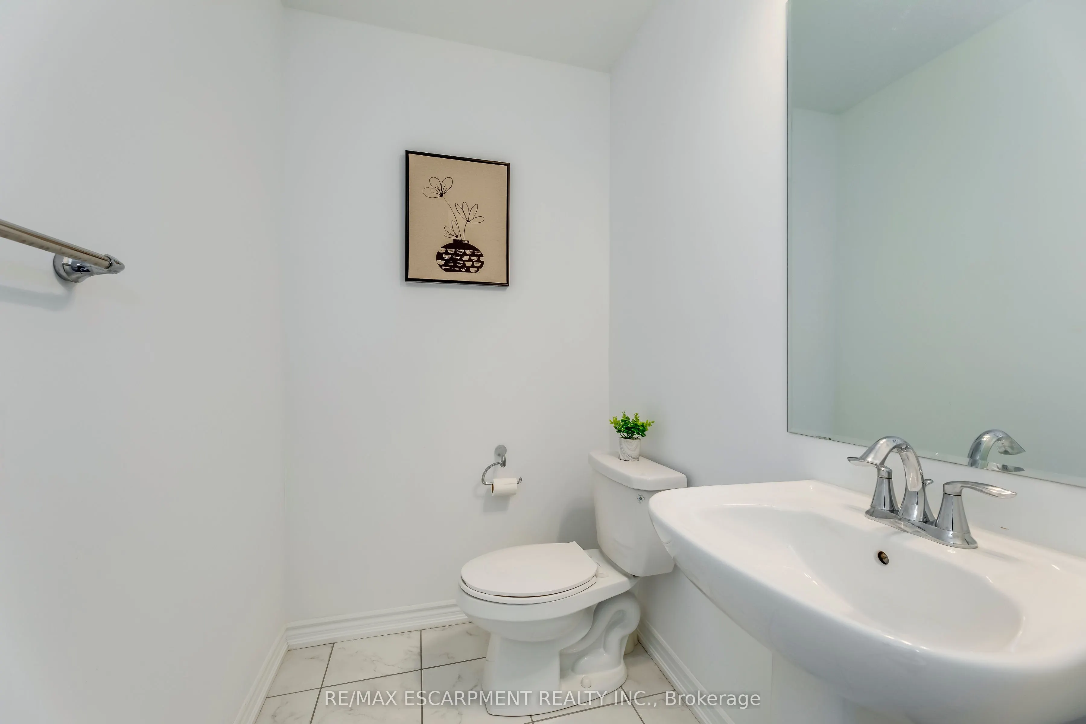 82 Huguenot Road, #82