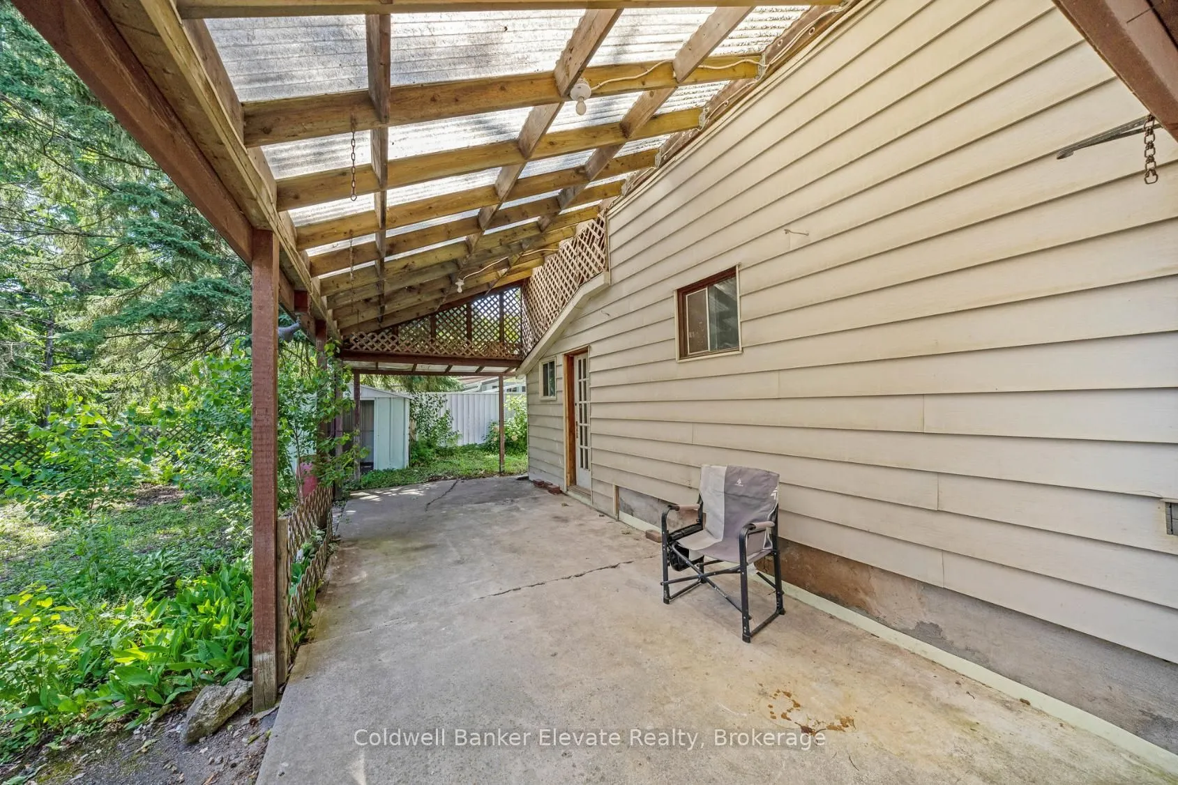 53 Willow Street N
